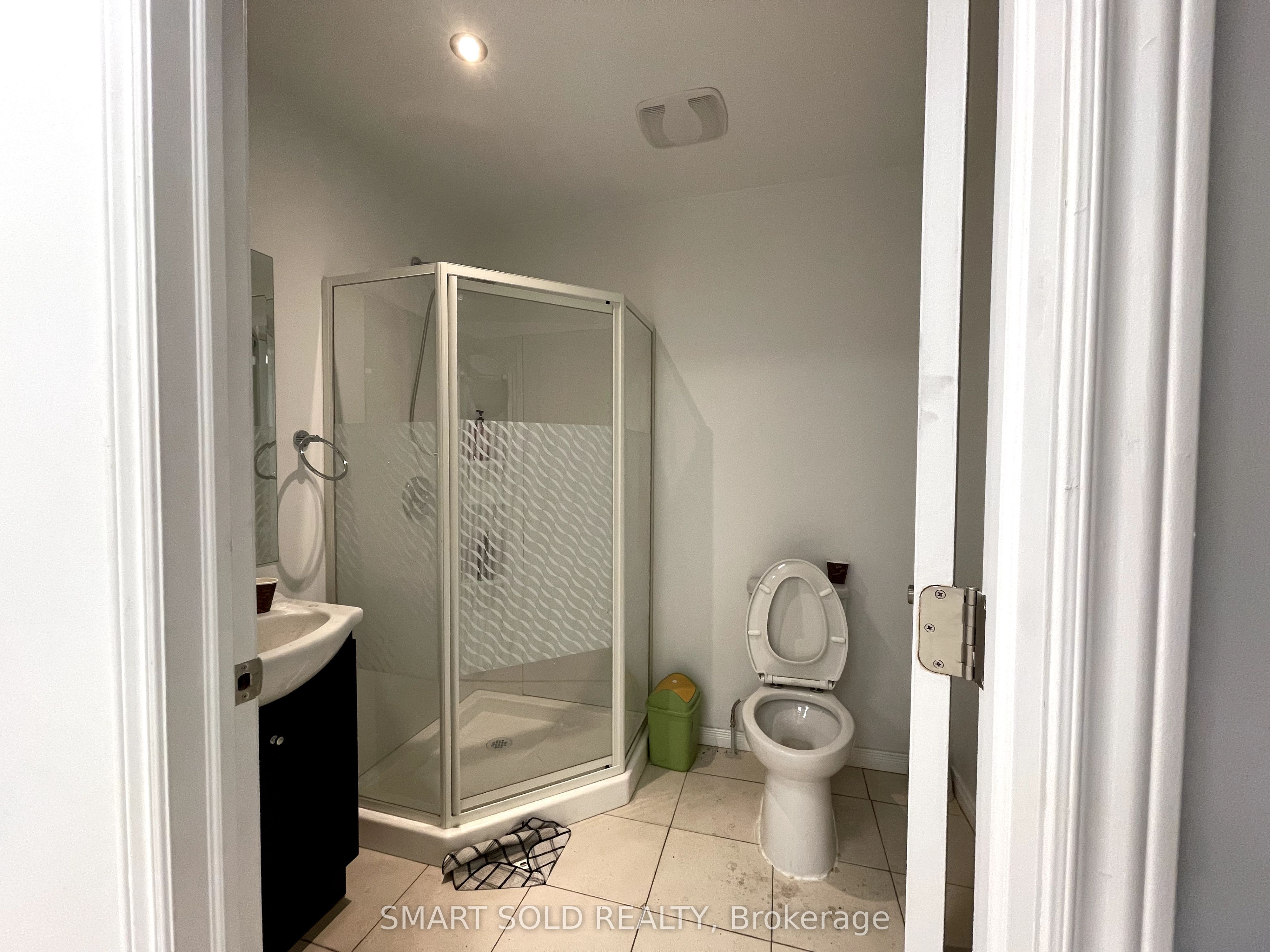 #18 - 2800 John Street Property Photo 14