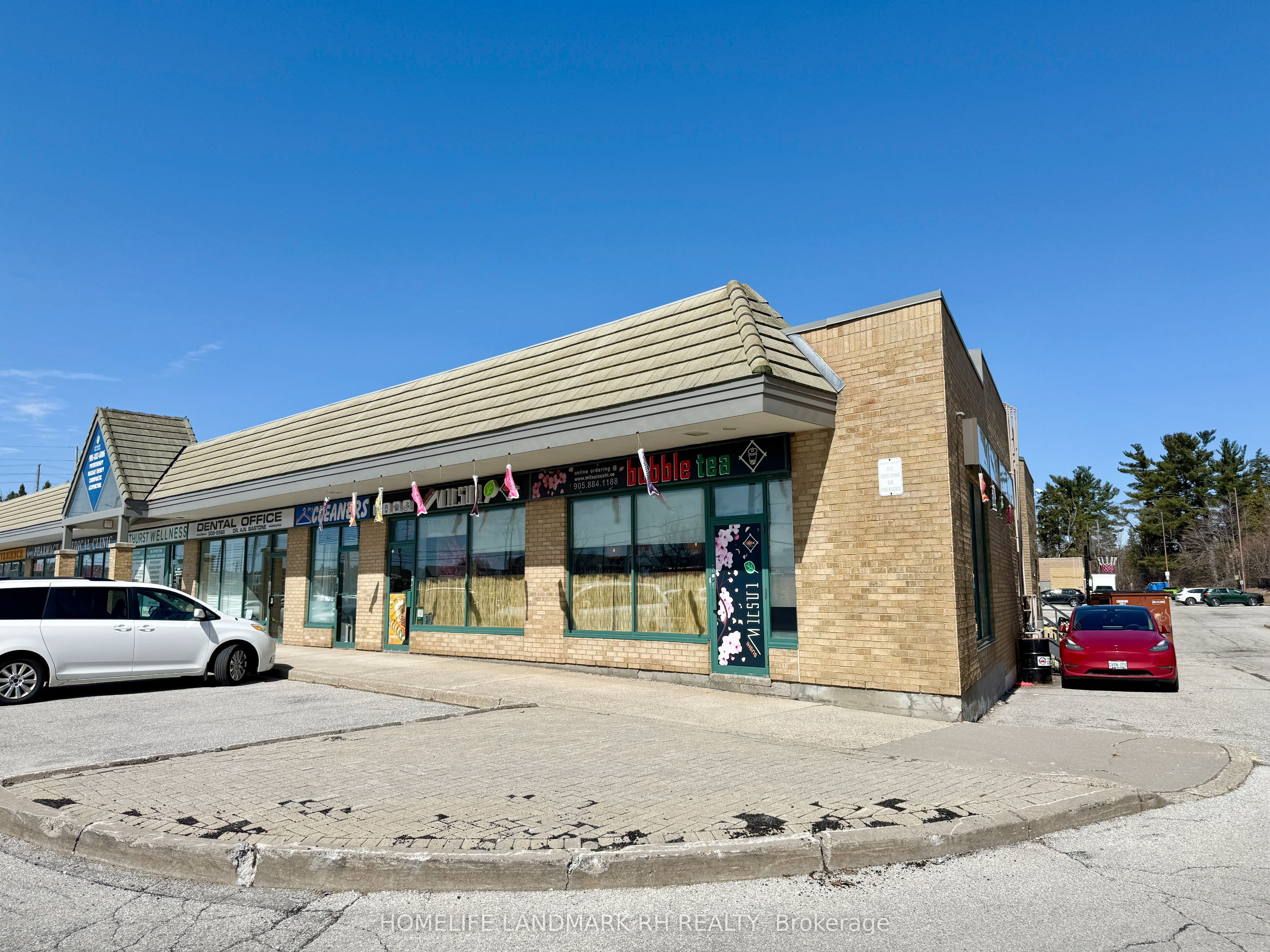 #28 - 10815 Bathurst Street Property Photo 4