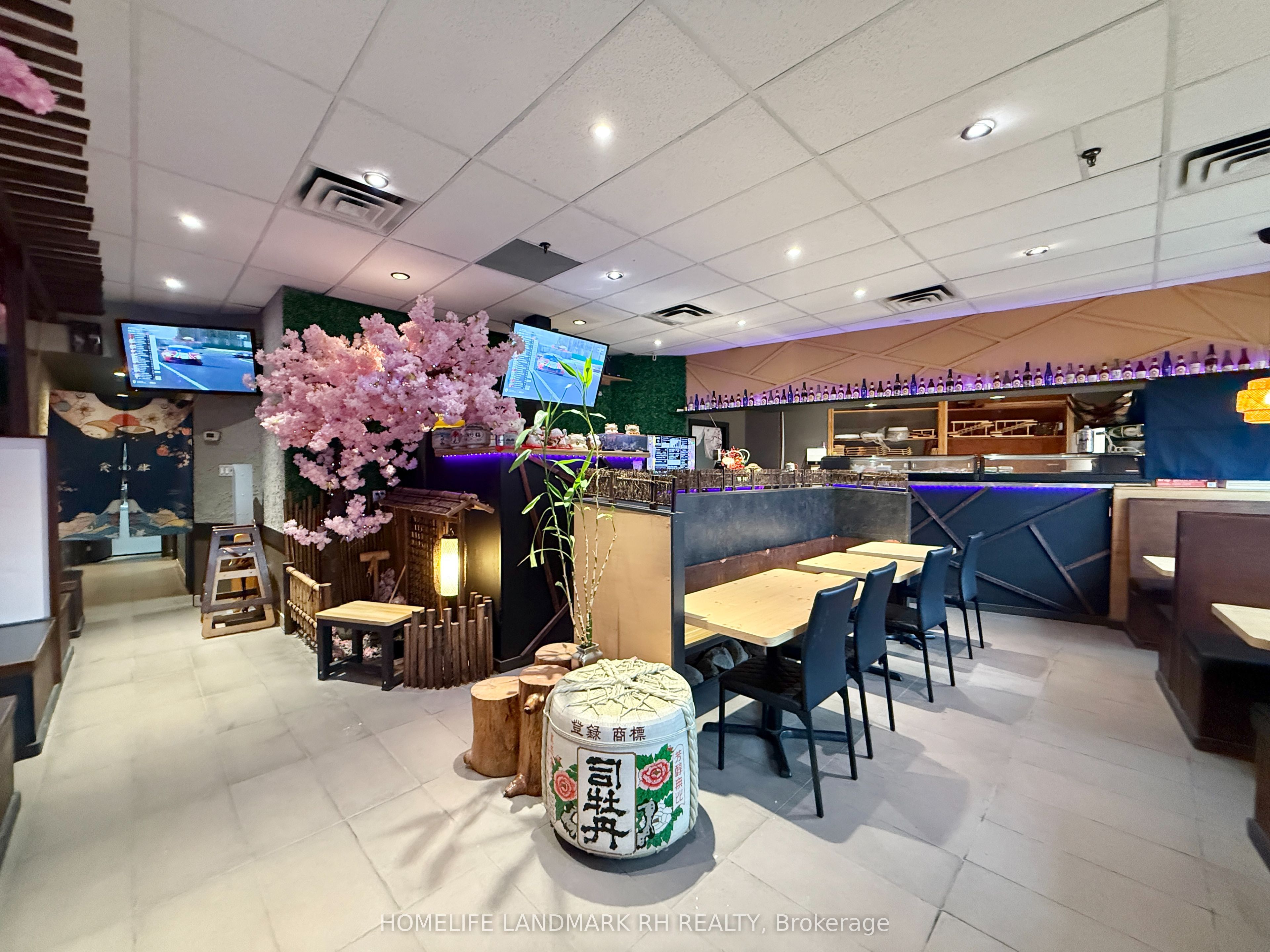 #28 - 10815 Bathurst Street Property Photo 5