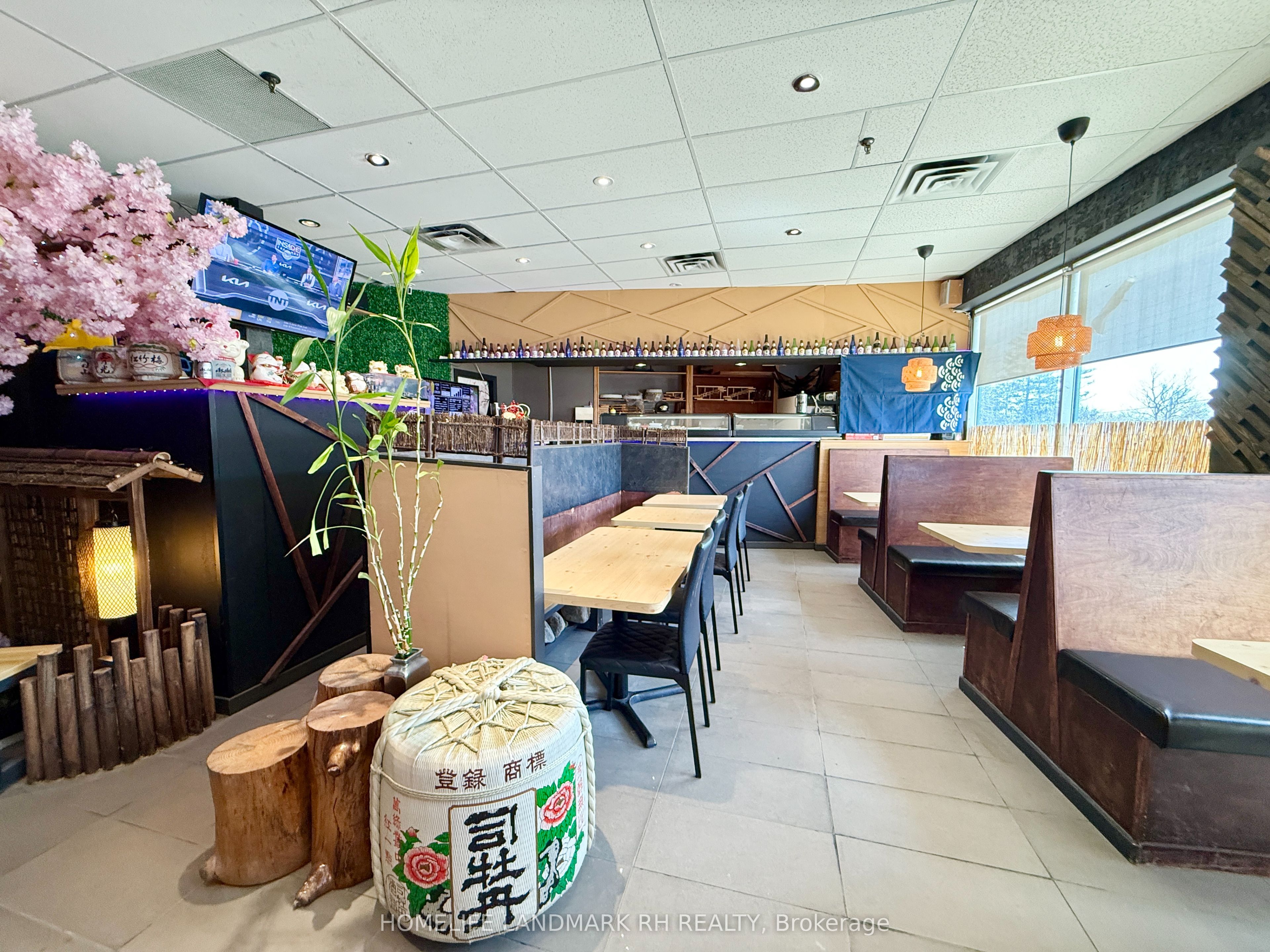 #28 - 10815 Bathurst Street Property Photo 6