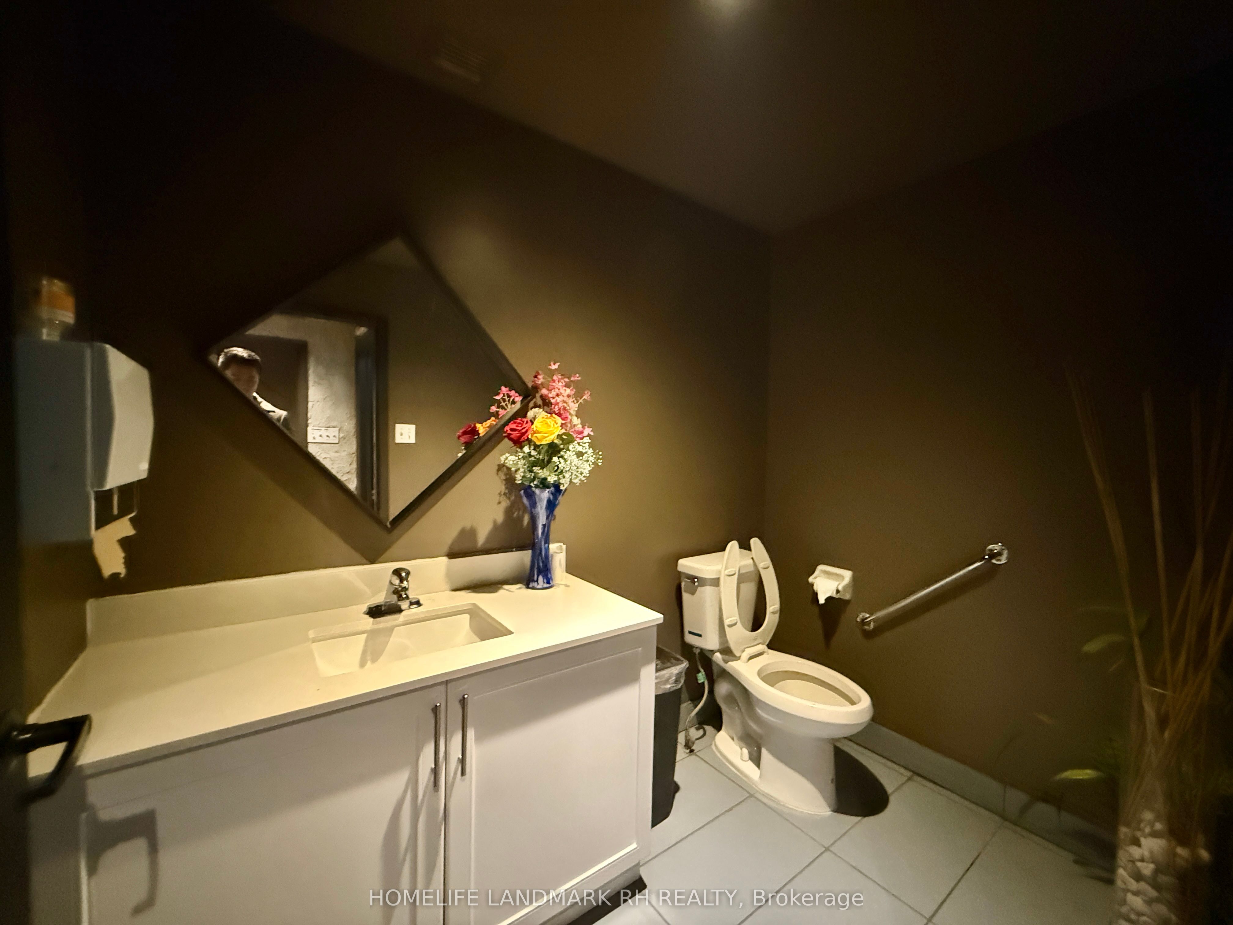 #28 - 10815 Bathurst Street Property Photo 12