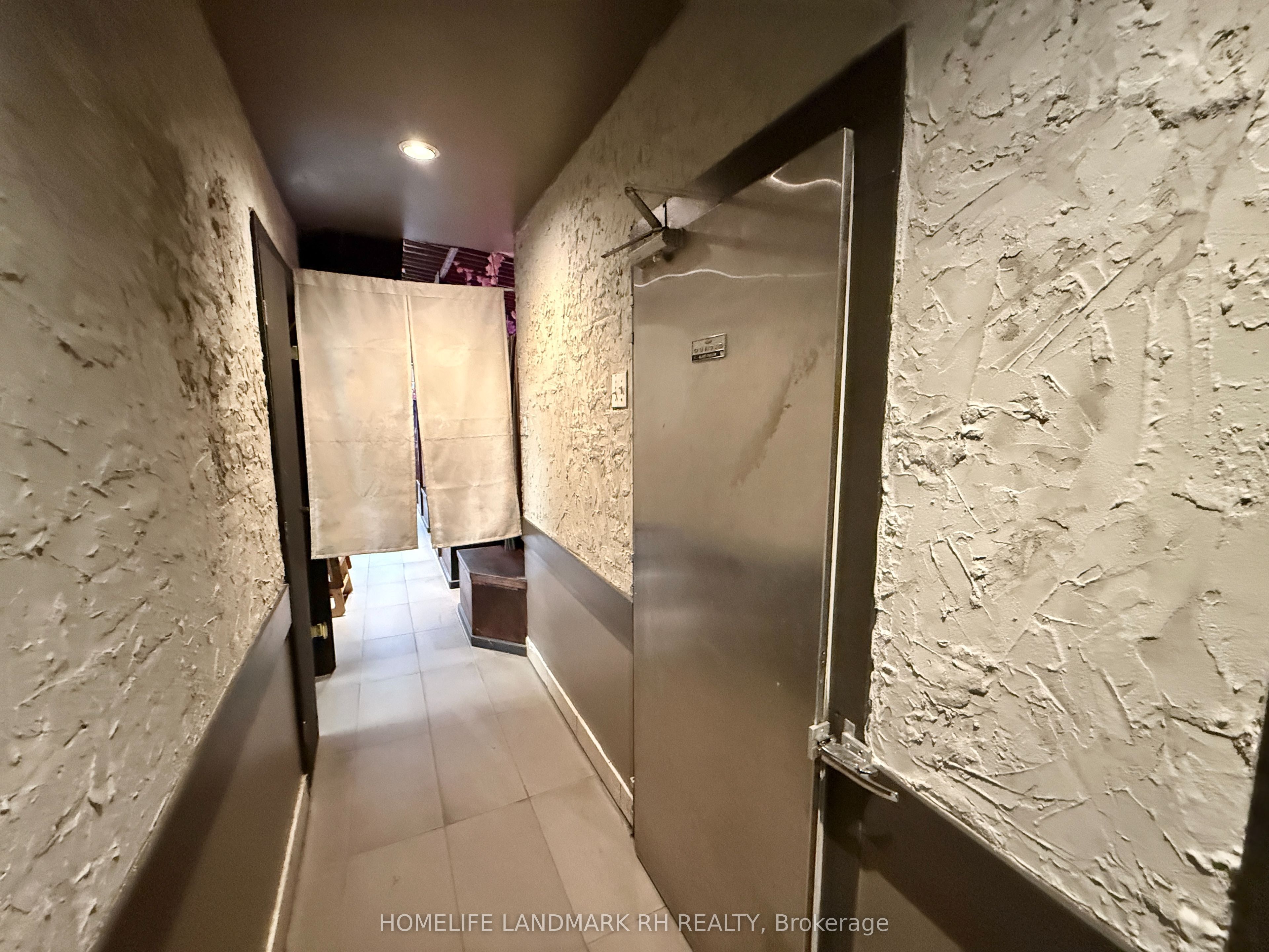 #28 - 10815 Bathurst Street Property Photo 13