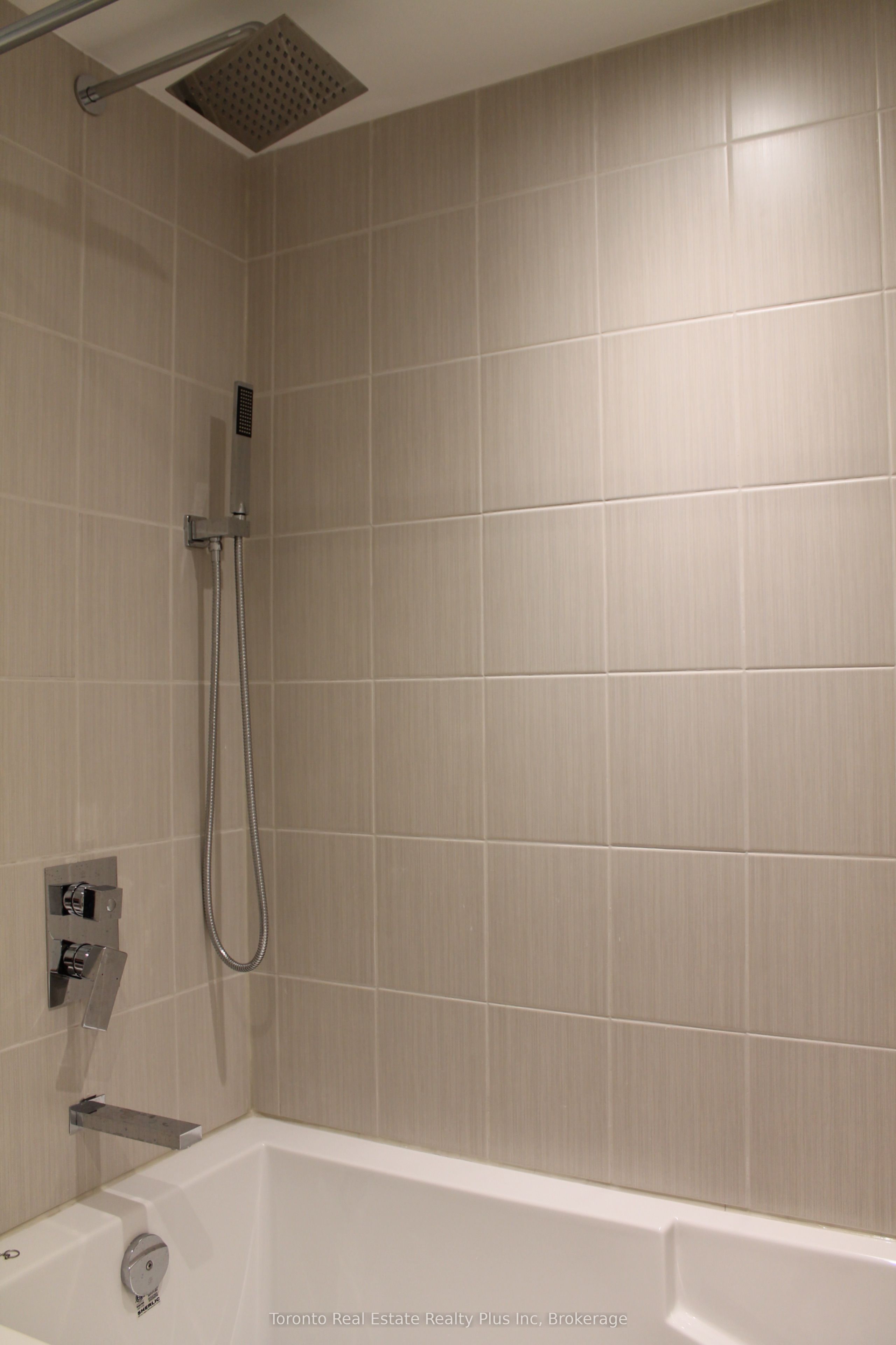 21 Delphinium Avenue Avenue Property Photo 5