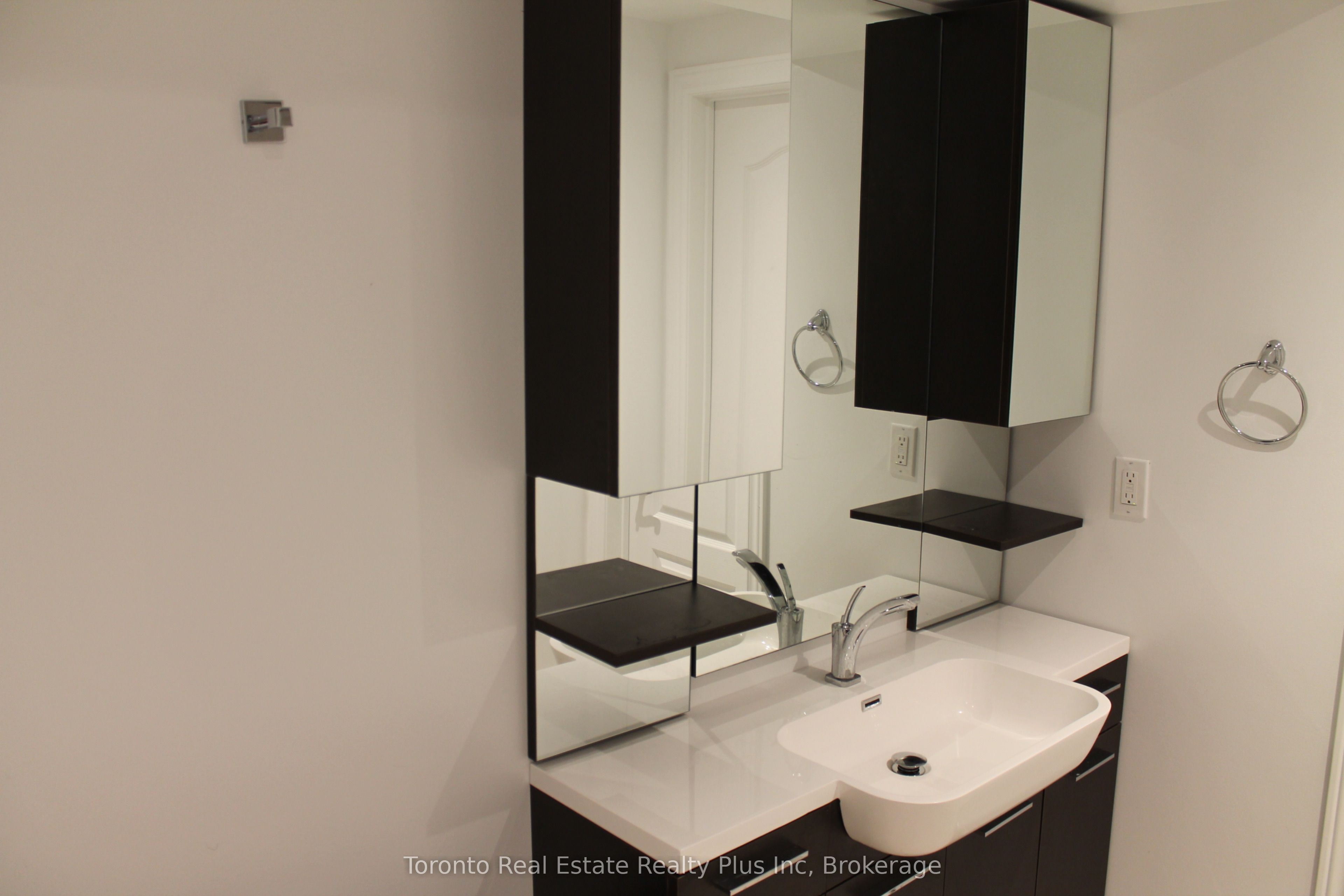 21 Delphinium Avenue Avenue Property Photo 6