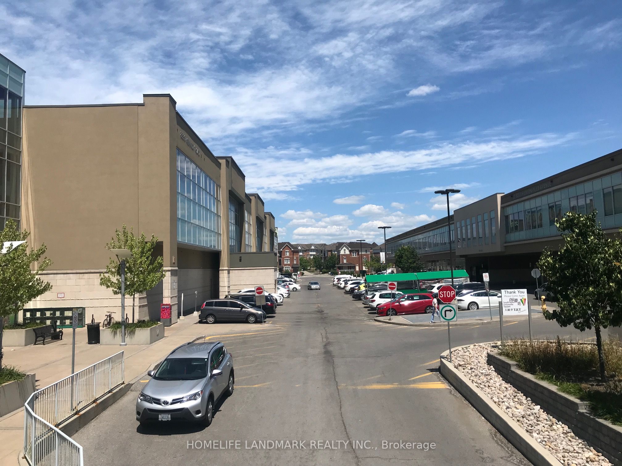 #2077 - 30 South Unionville Avenue Property Photo 3