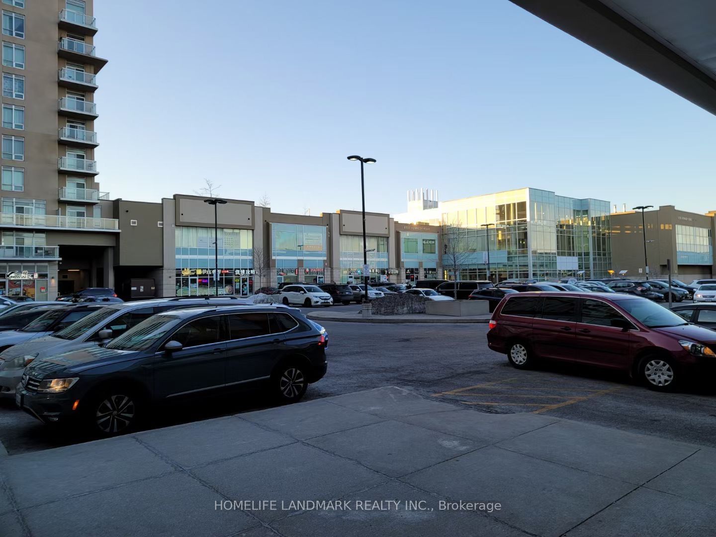 #2077 - 30 South Unionville Avenue Property Photo 11