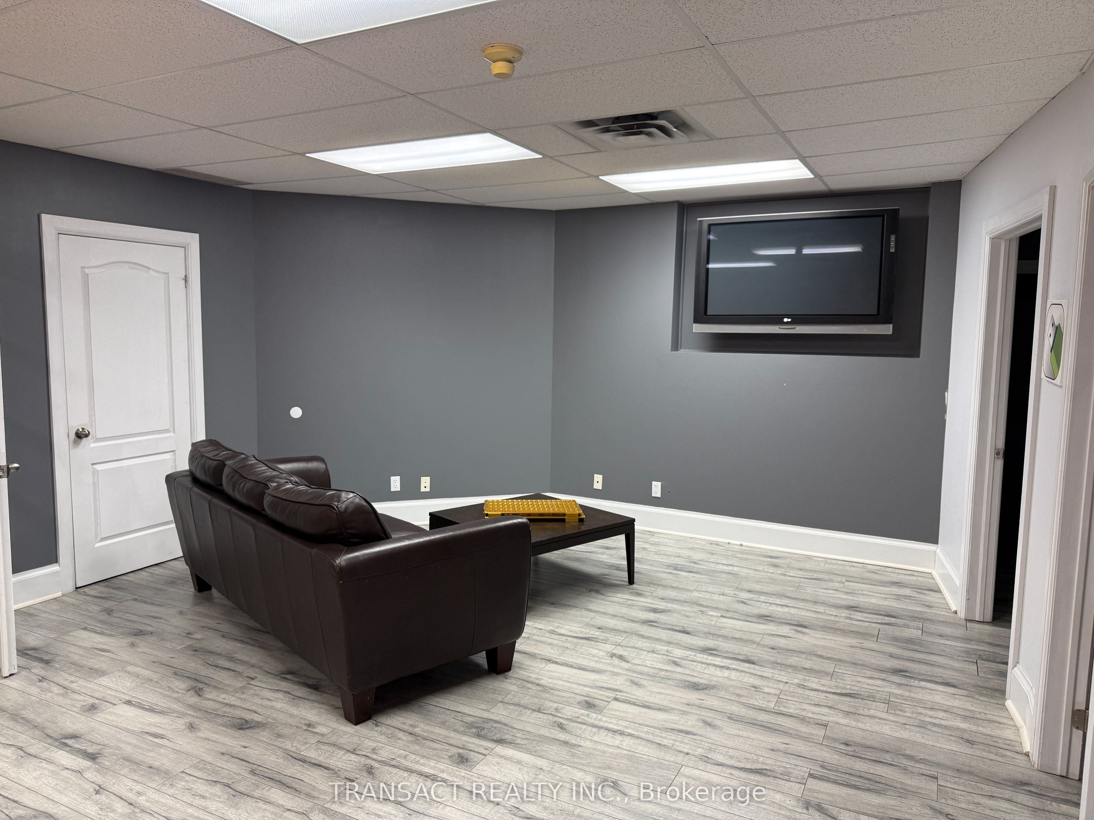 #b3 - 7577 Keele Street Property Photo 15