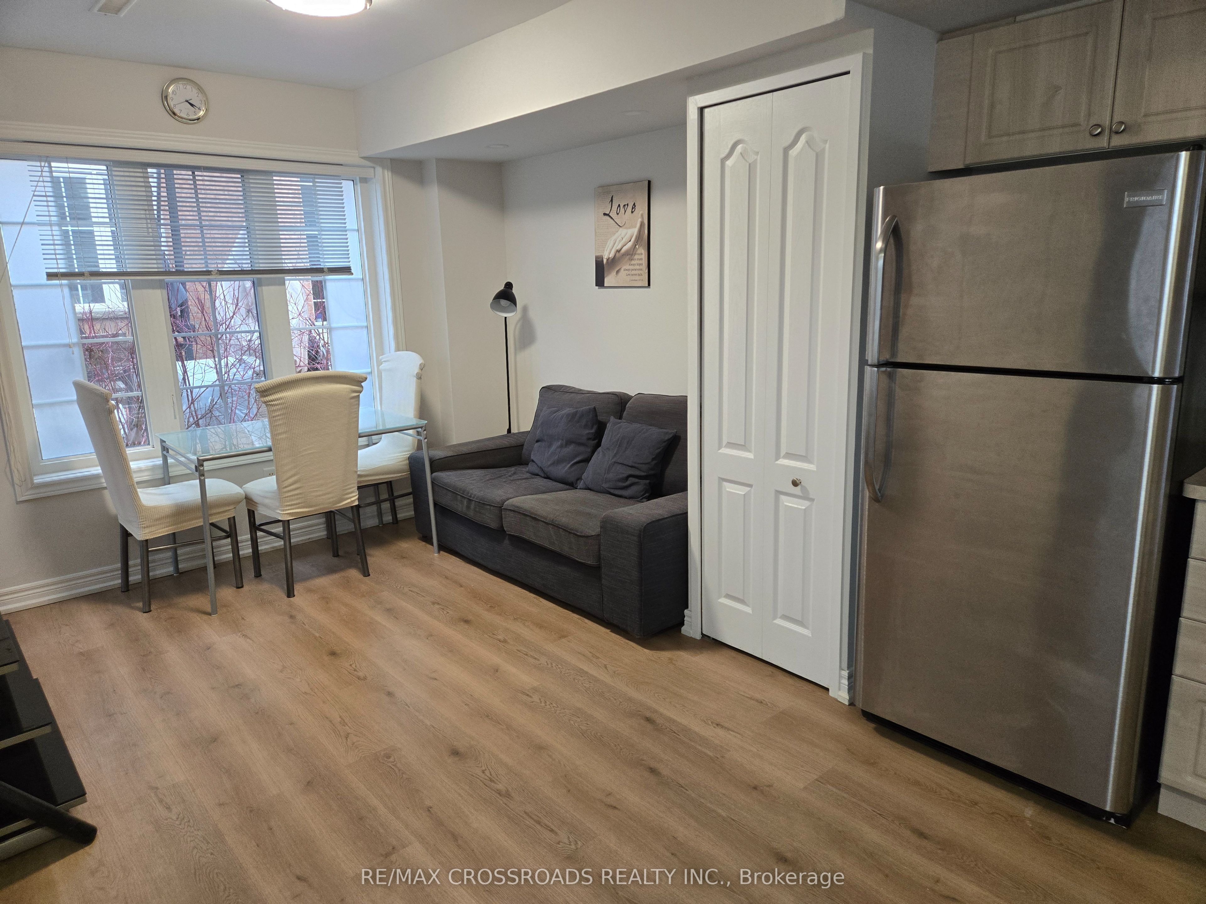 2922 Bur Oak Avenue Property Photo 4
