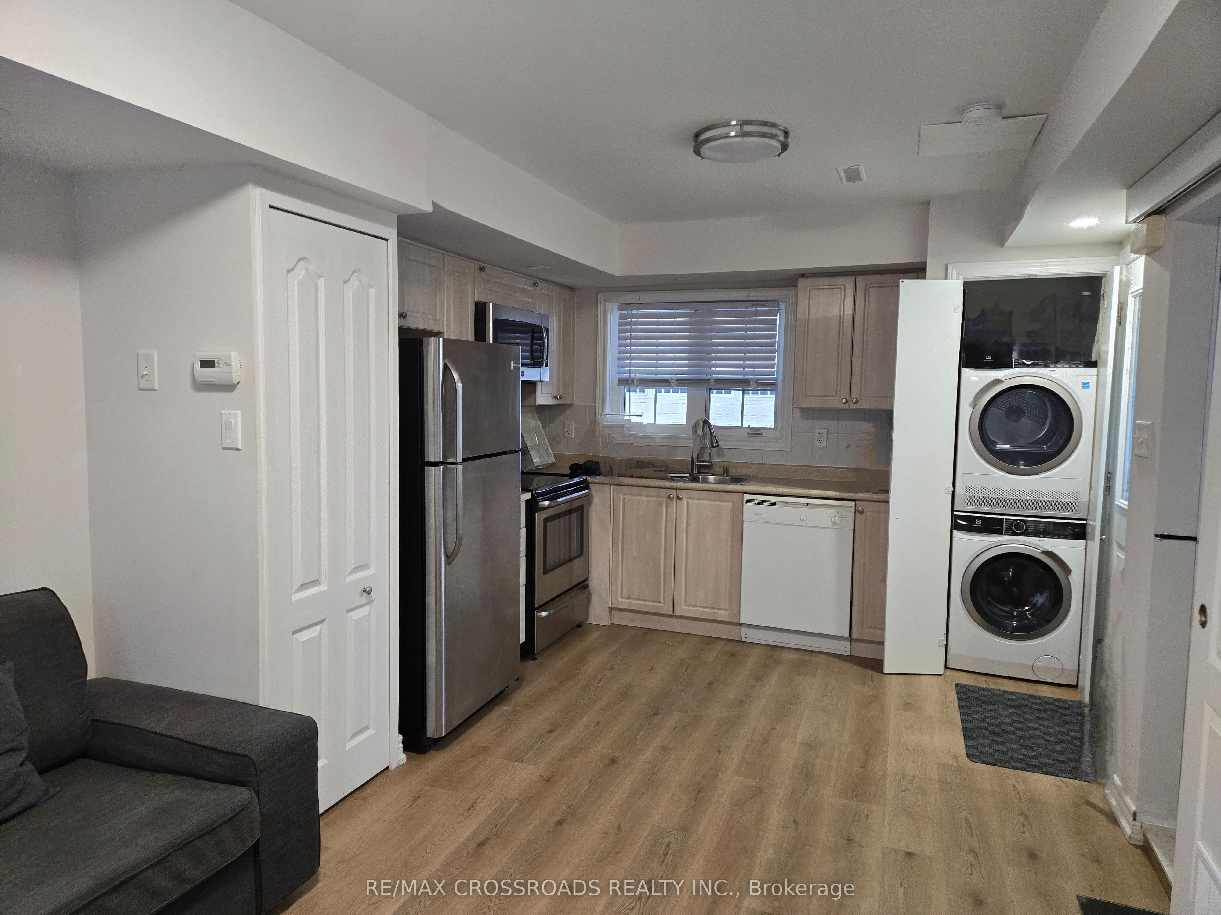 2922 Bur Oak Avenue Property Photo 6