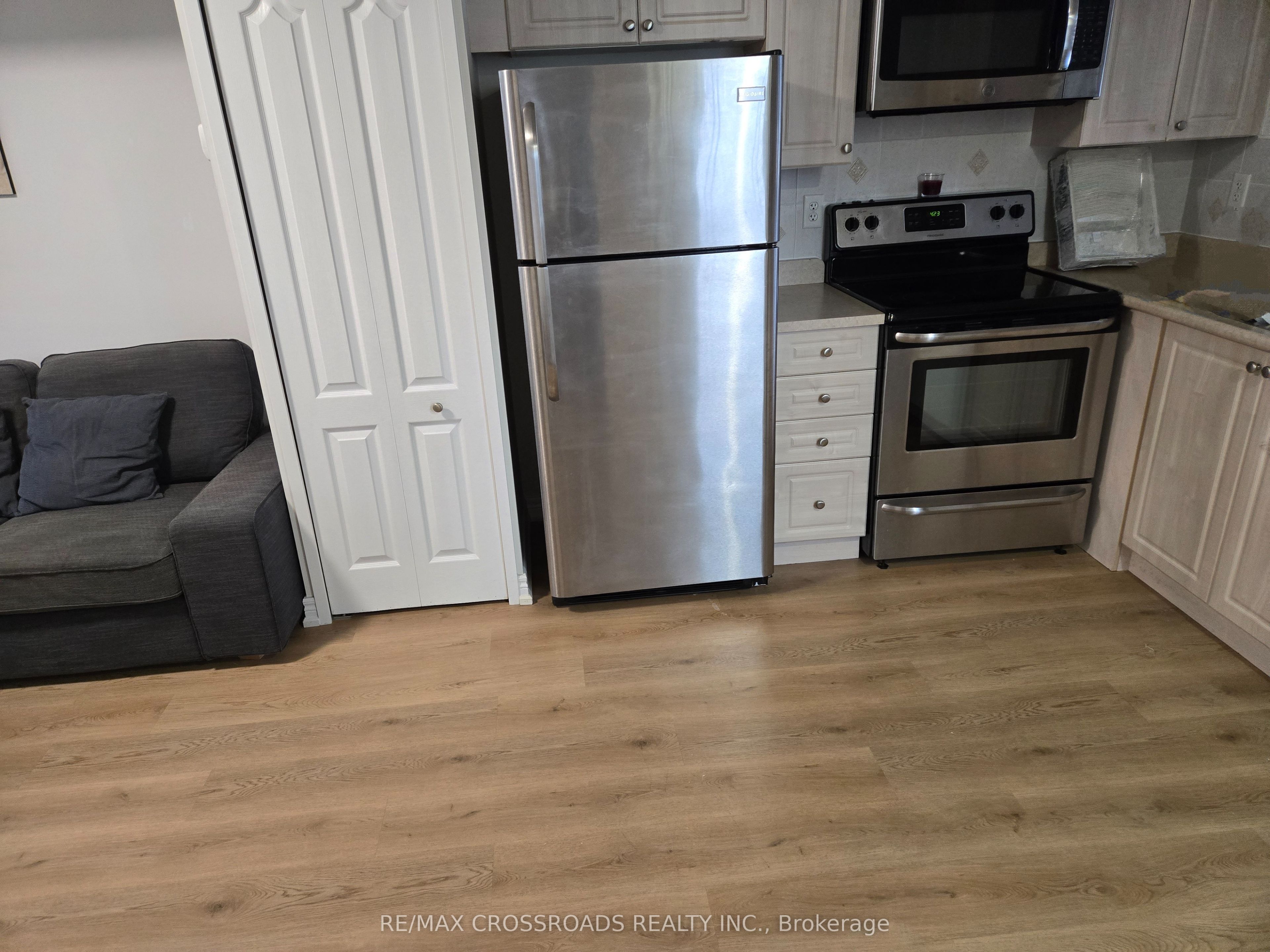 2922 Bur Oak Avenue Property Photo 8