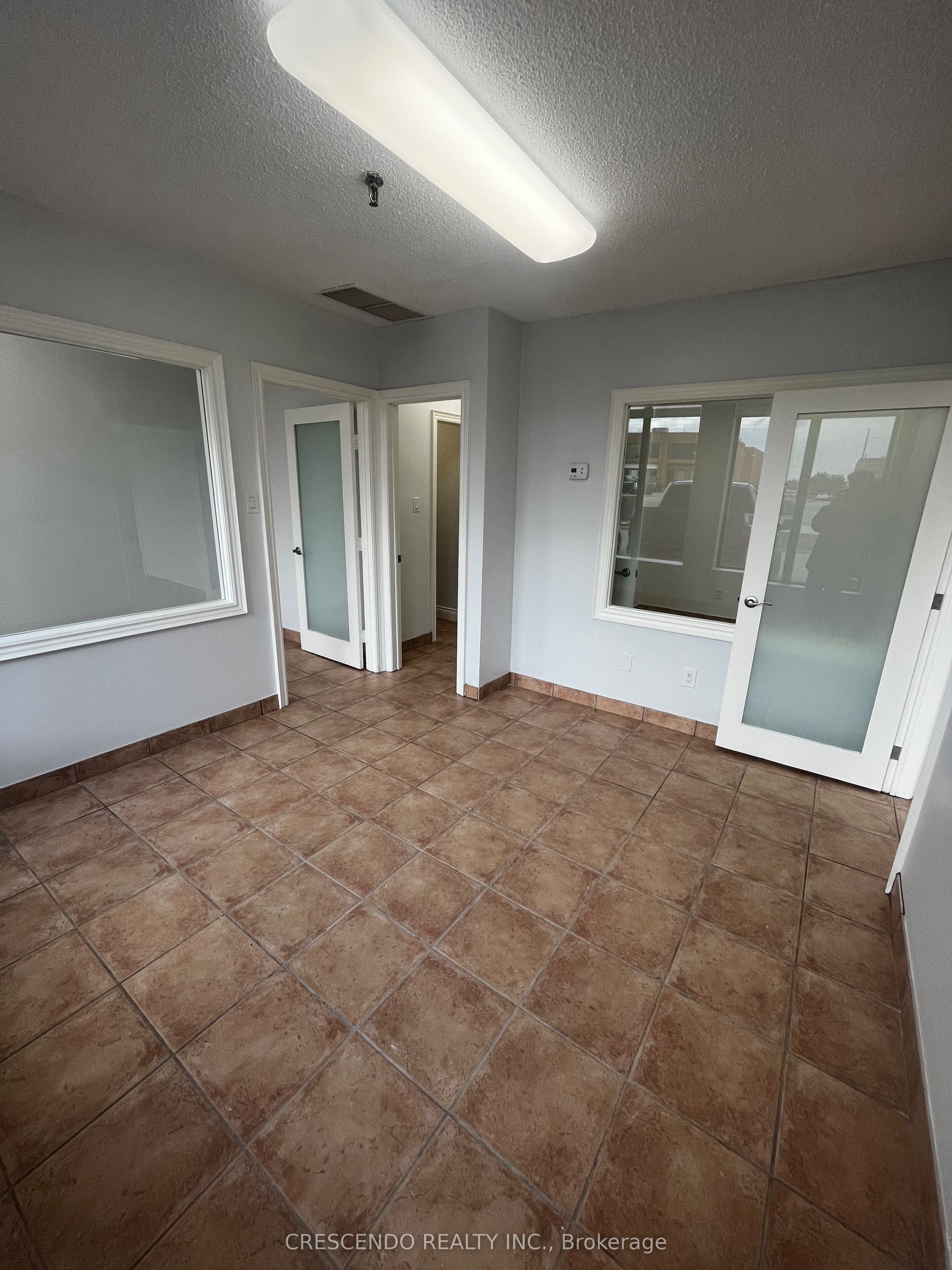 #2 - 131 Winges Road Property Photo 3