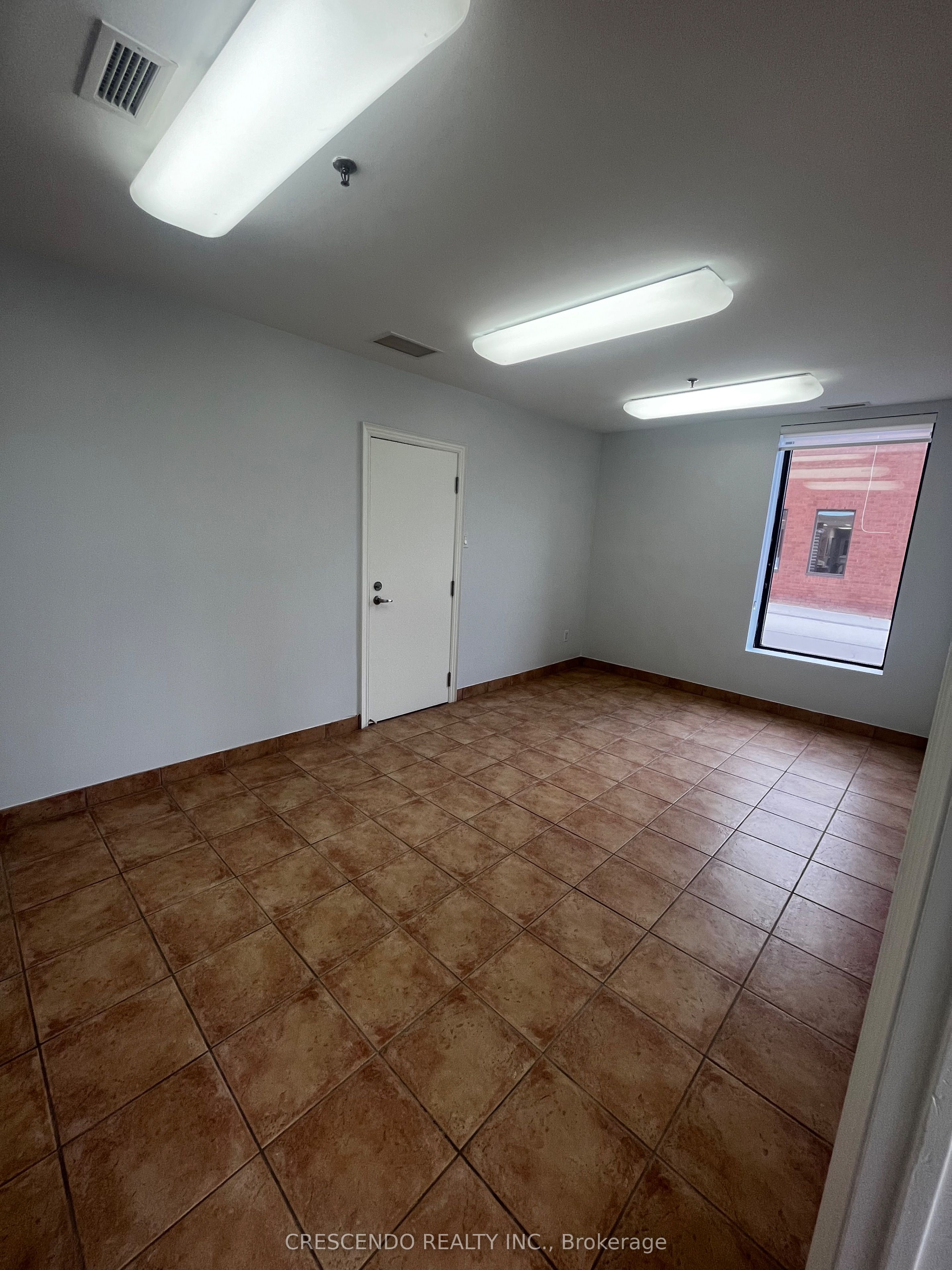 #2 - 131 Winges Road Property Photo 6