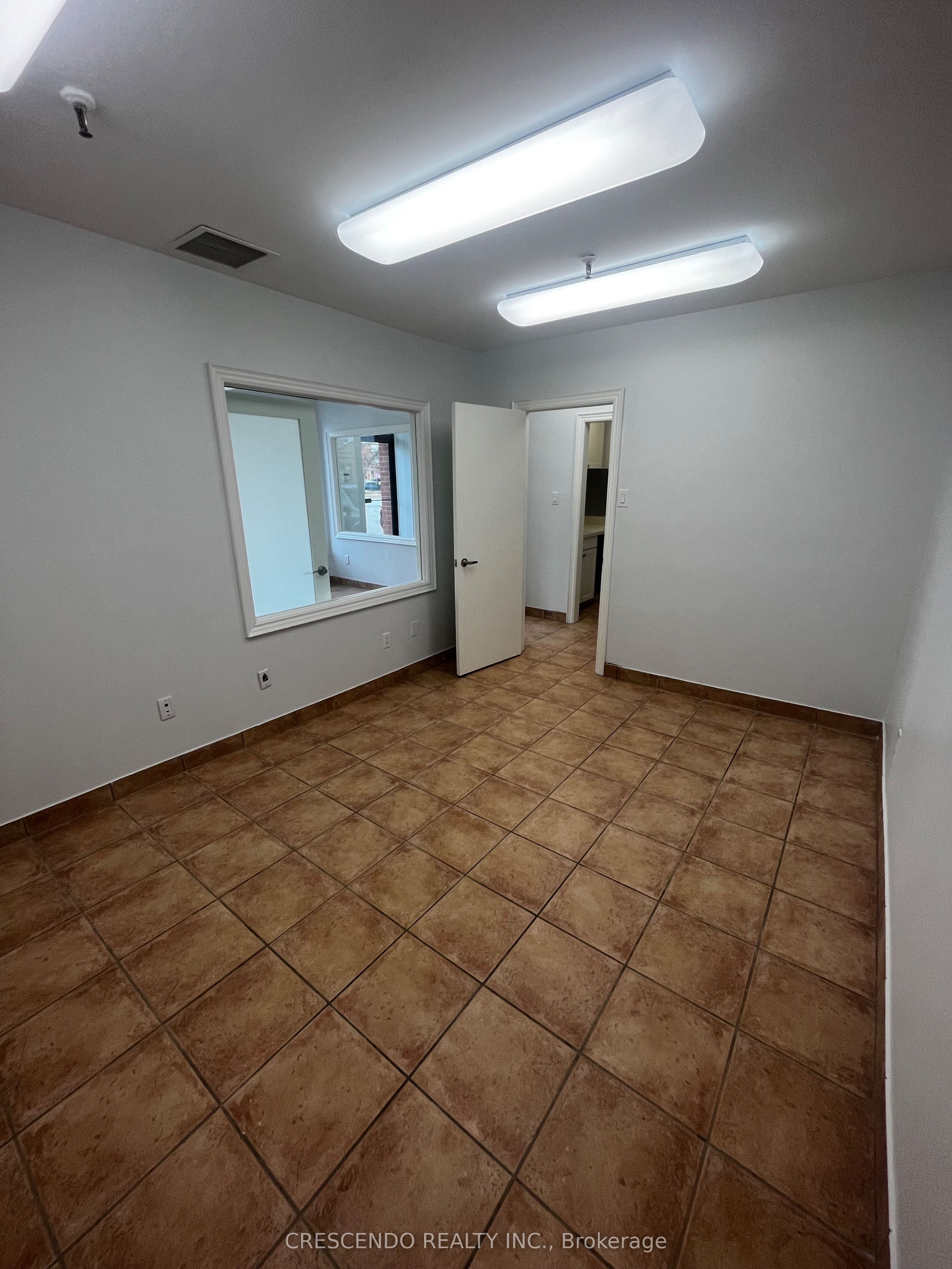 #2 - 131 Winges Road Property Photo 8