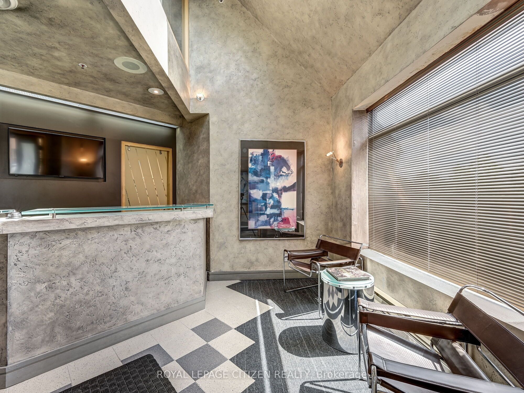 #1 - 30 Pennsylvania Avenue Property Photo 5