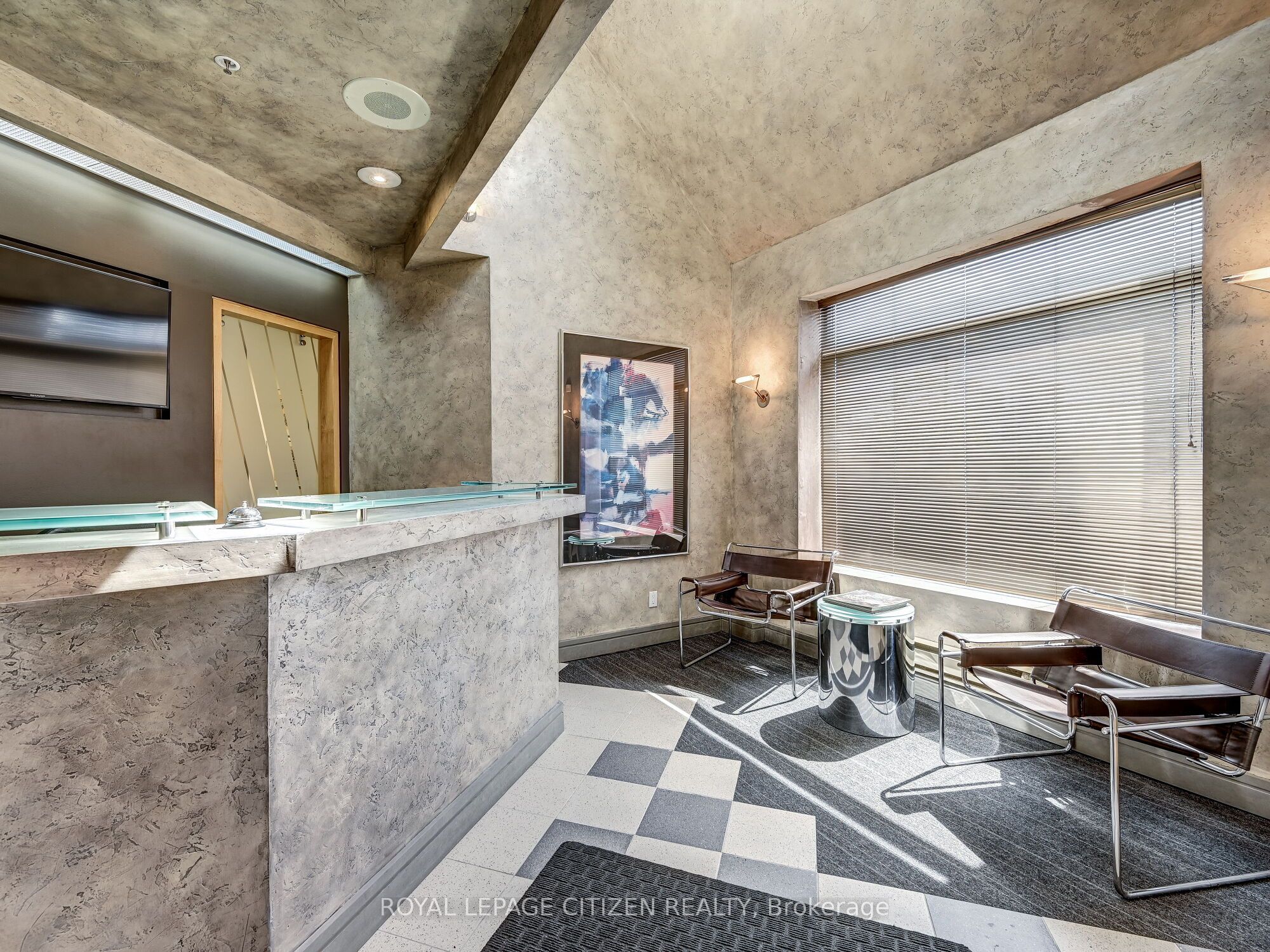 #1 - 30 Pennsylvania Avenue Property Photo 6