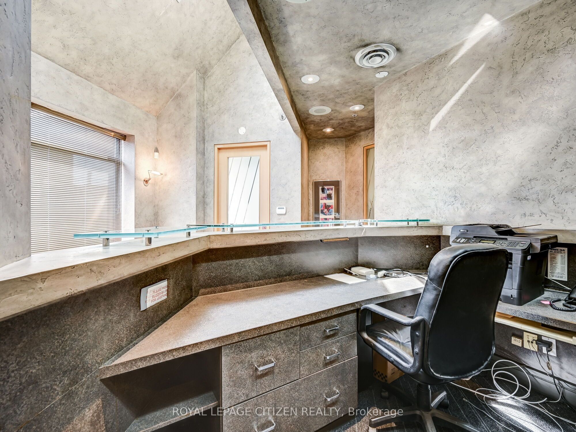 #1 - 30 Pennsylvania Avenue Property Photo 7