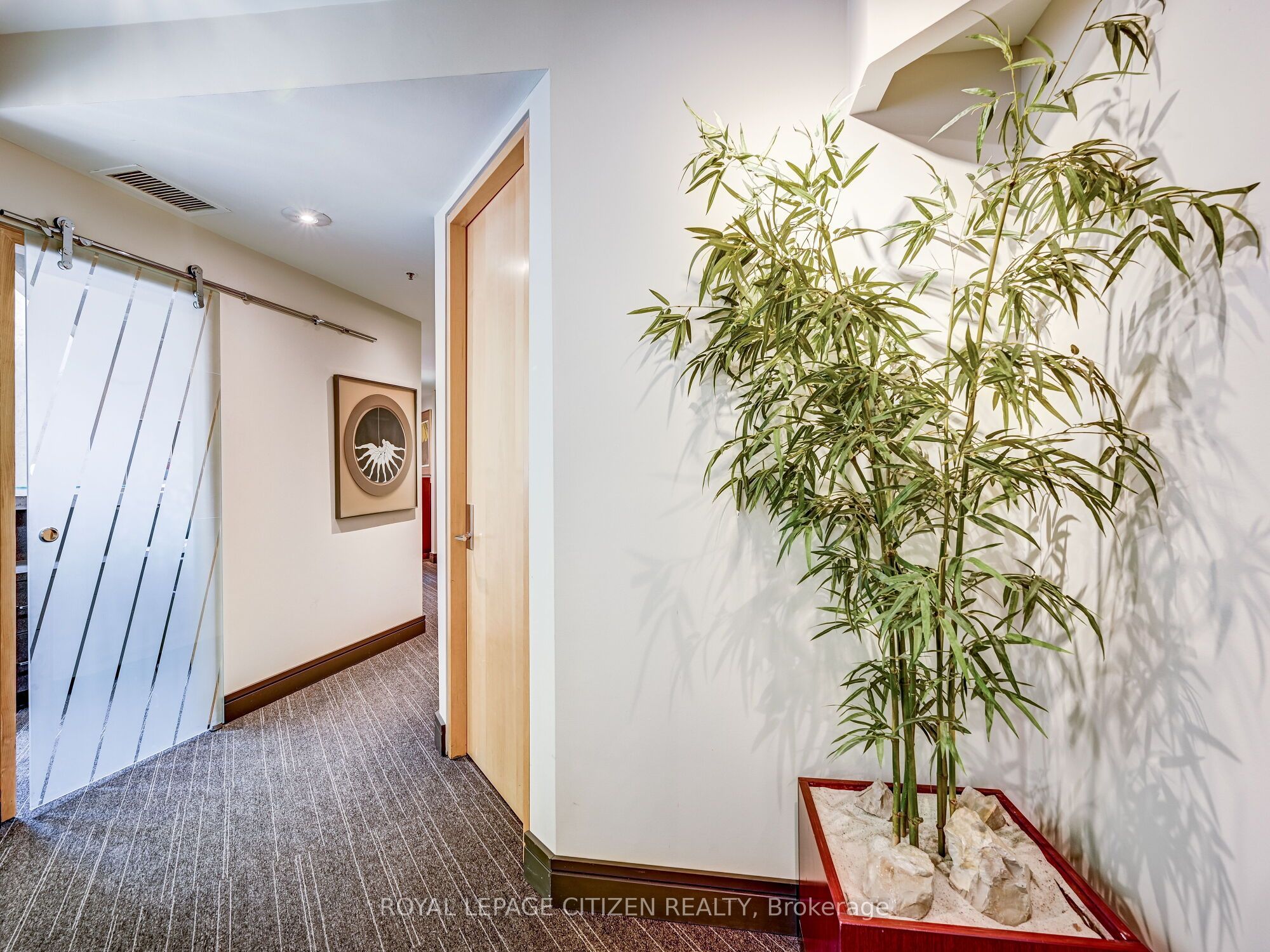 #1 - 30 Pennsylvania Avenue Property Photo 14