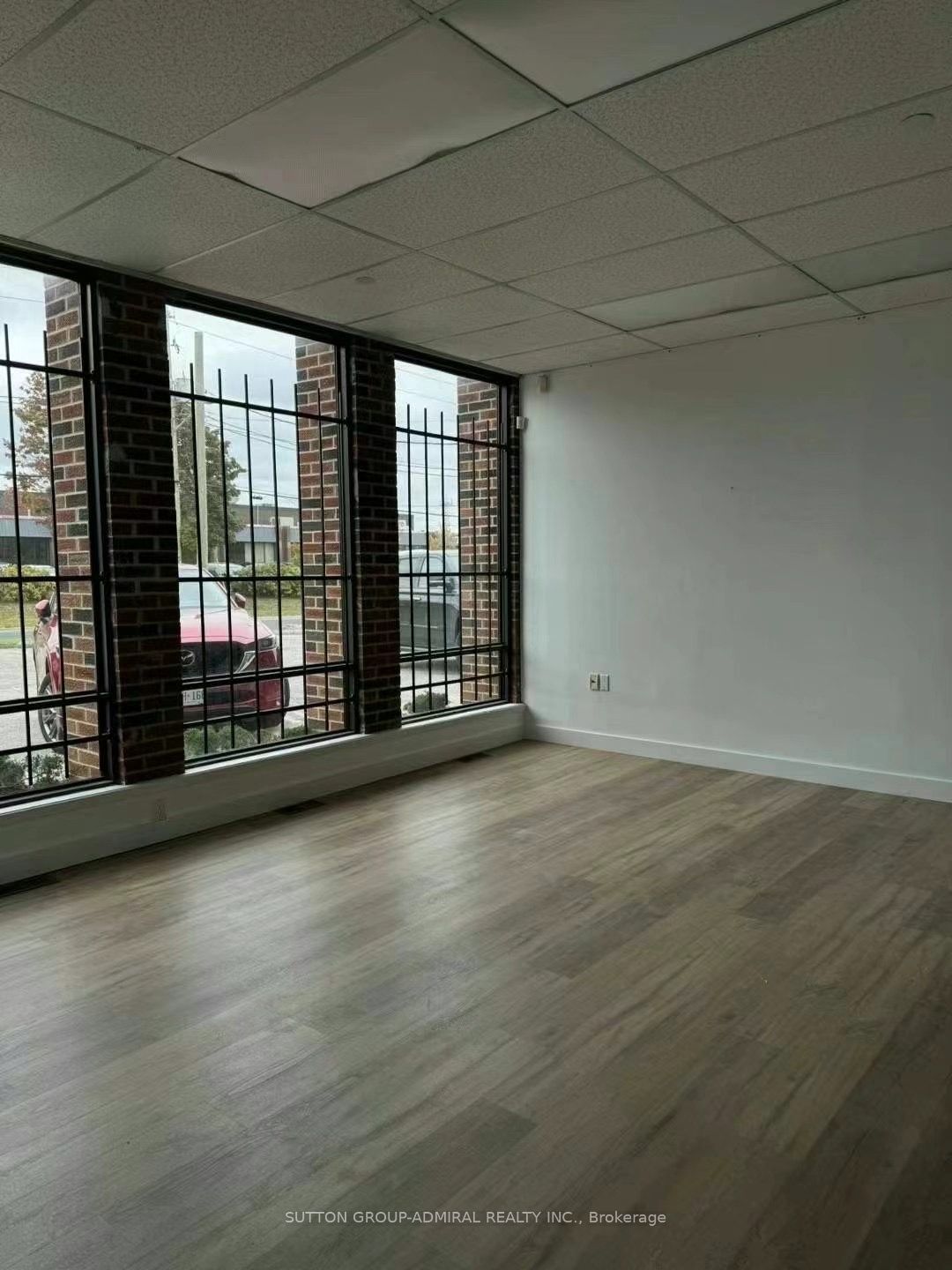 #2 - 211 Telson Road Property Photo 2