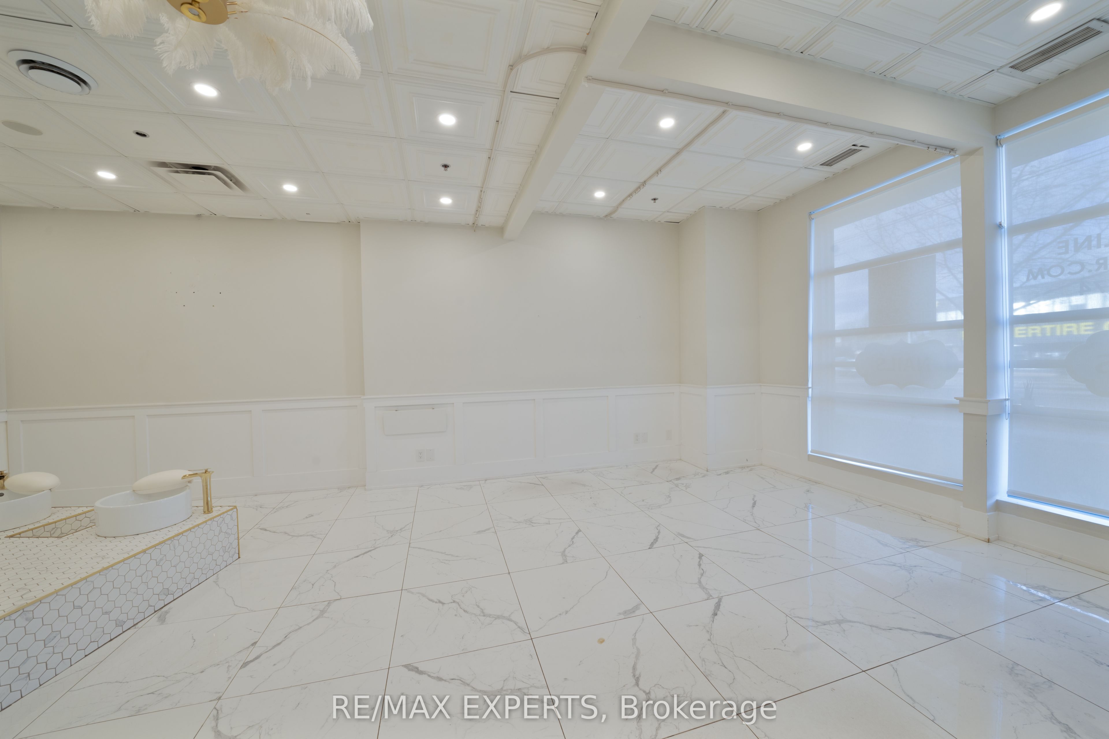 #3 - 7730 Kipling Avenue Property Photo 5