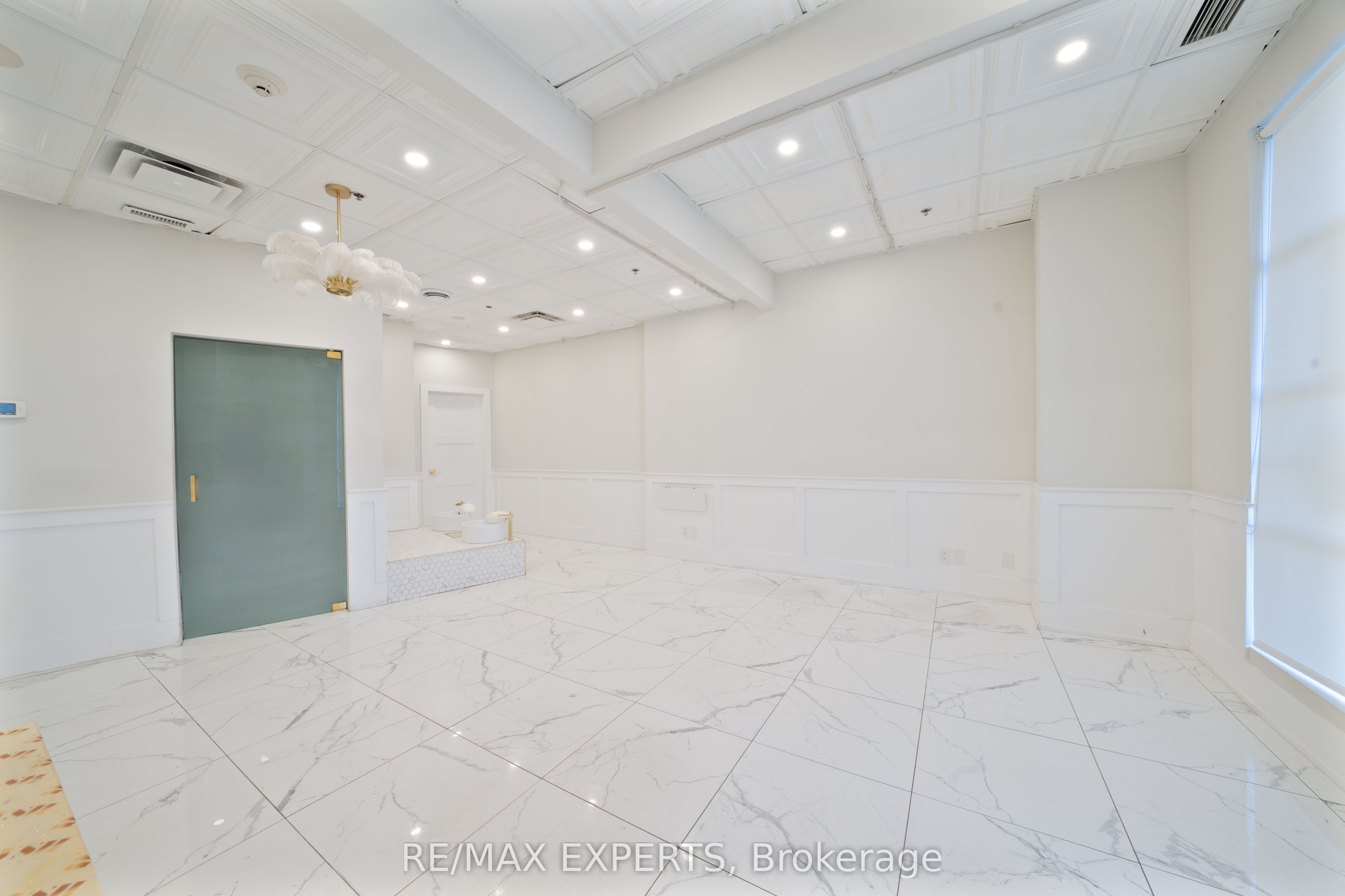 #3 - 7730 Kipling Avenue Property Photo 6
