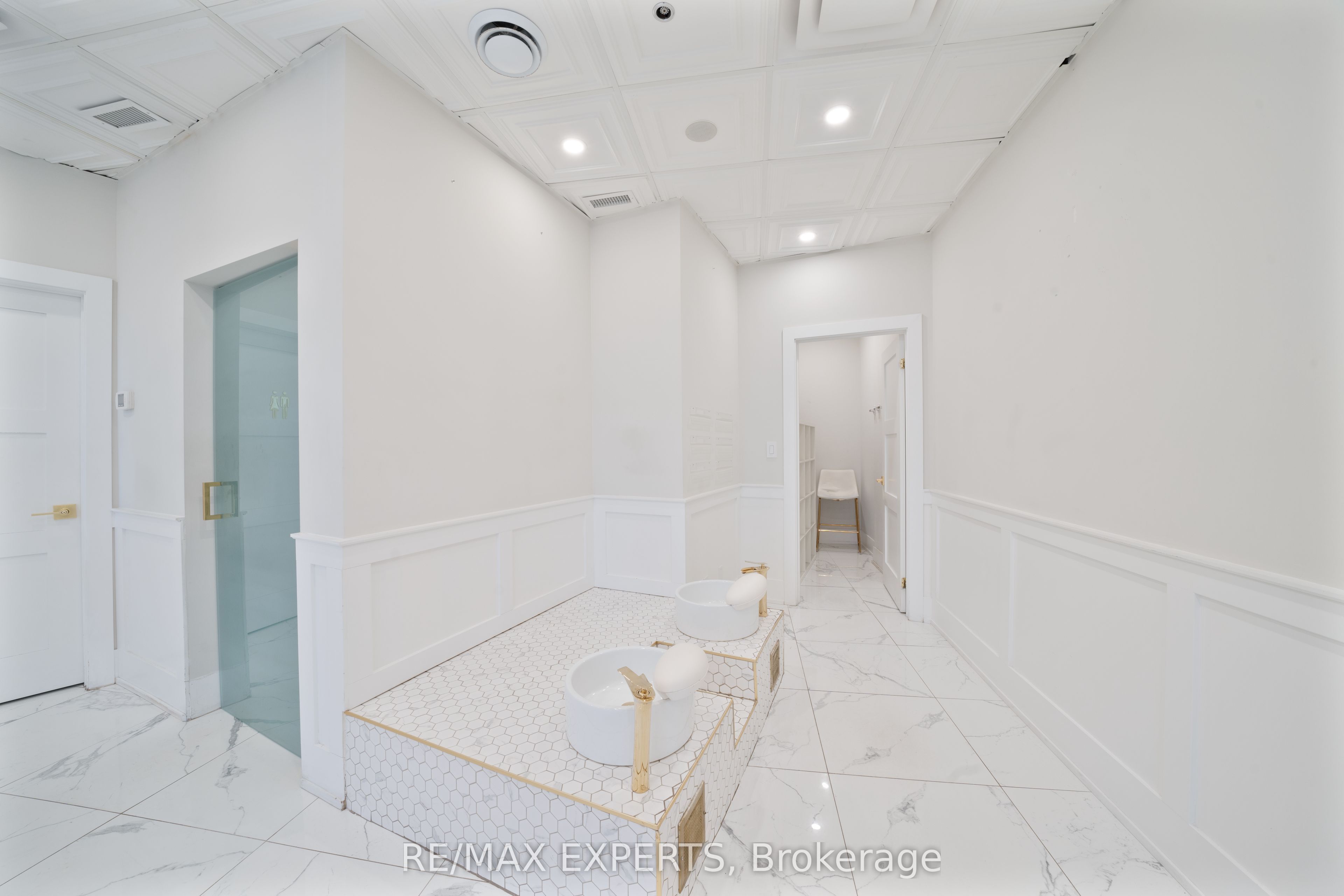 #3 - 7730 Kipling Avenue Property Photo 9