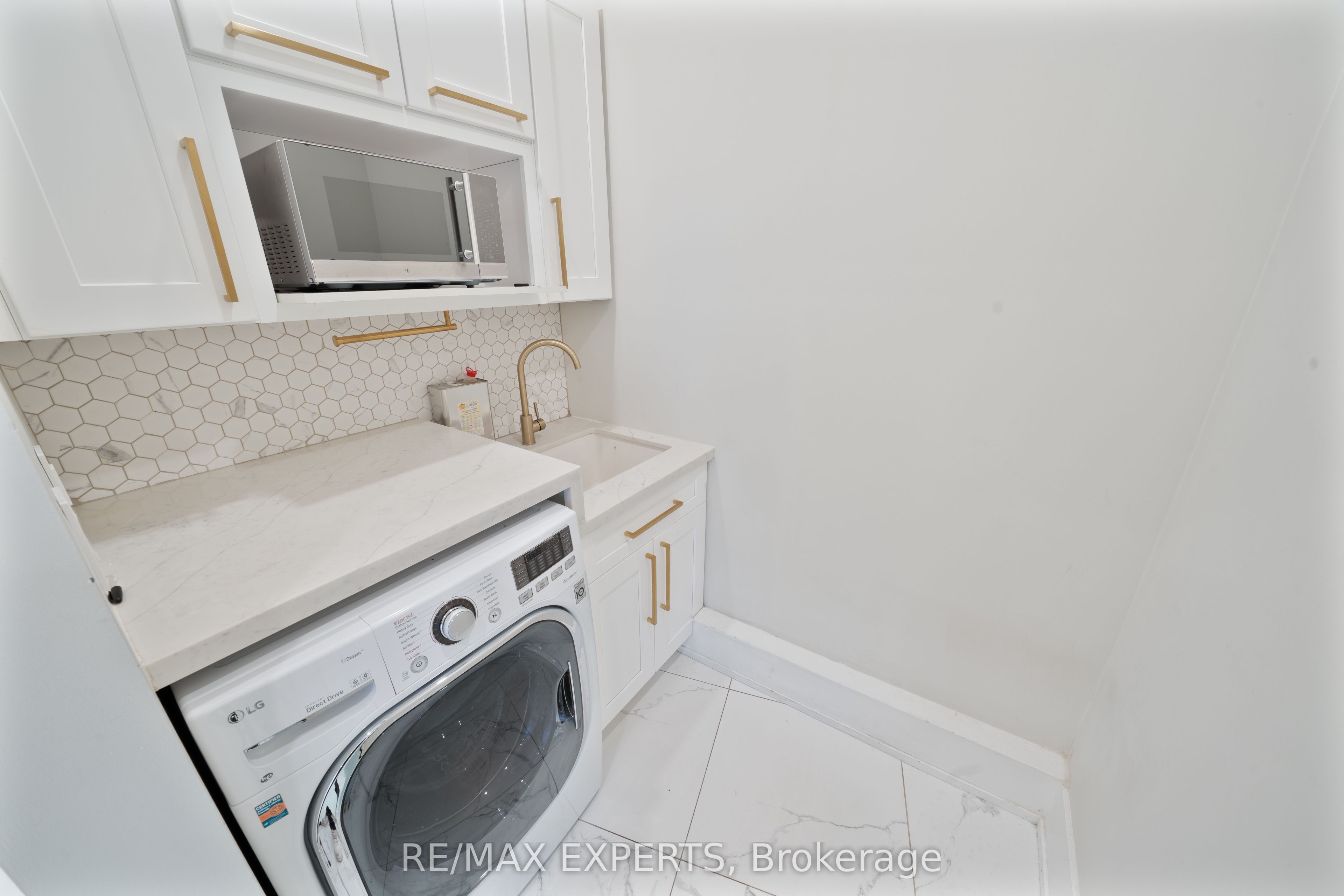 #3 - 7730 Kipling Avenue Property Photo 10
