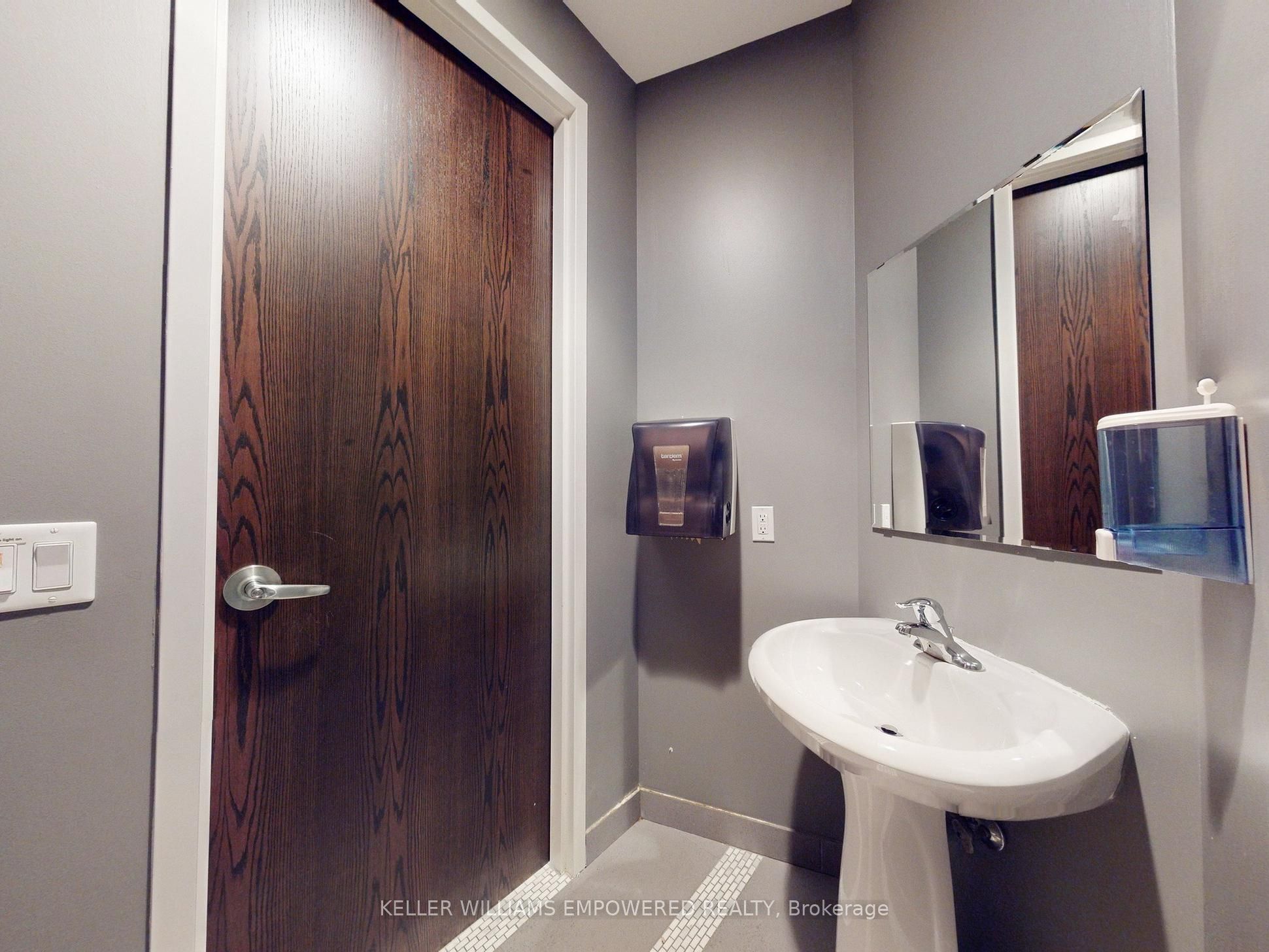 #1-upper - 999 Edgeley Boulevard Property Photo 24