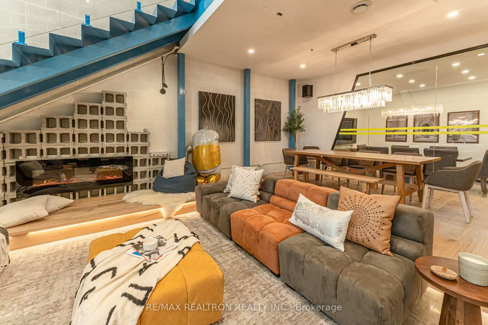 #14 - 10950 Woodbine Avenue Property Photo 4