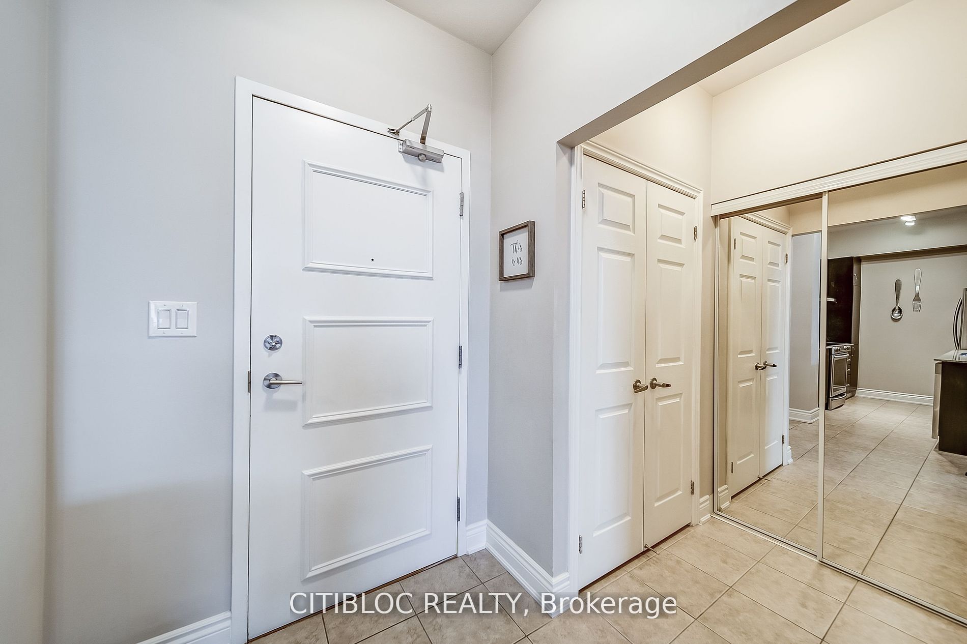 #236 - 10211 Keele Street Property Photo 4