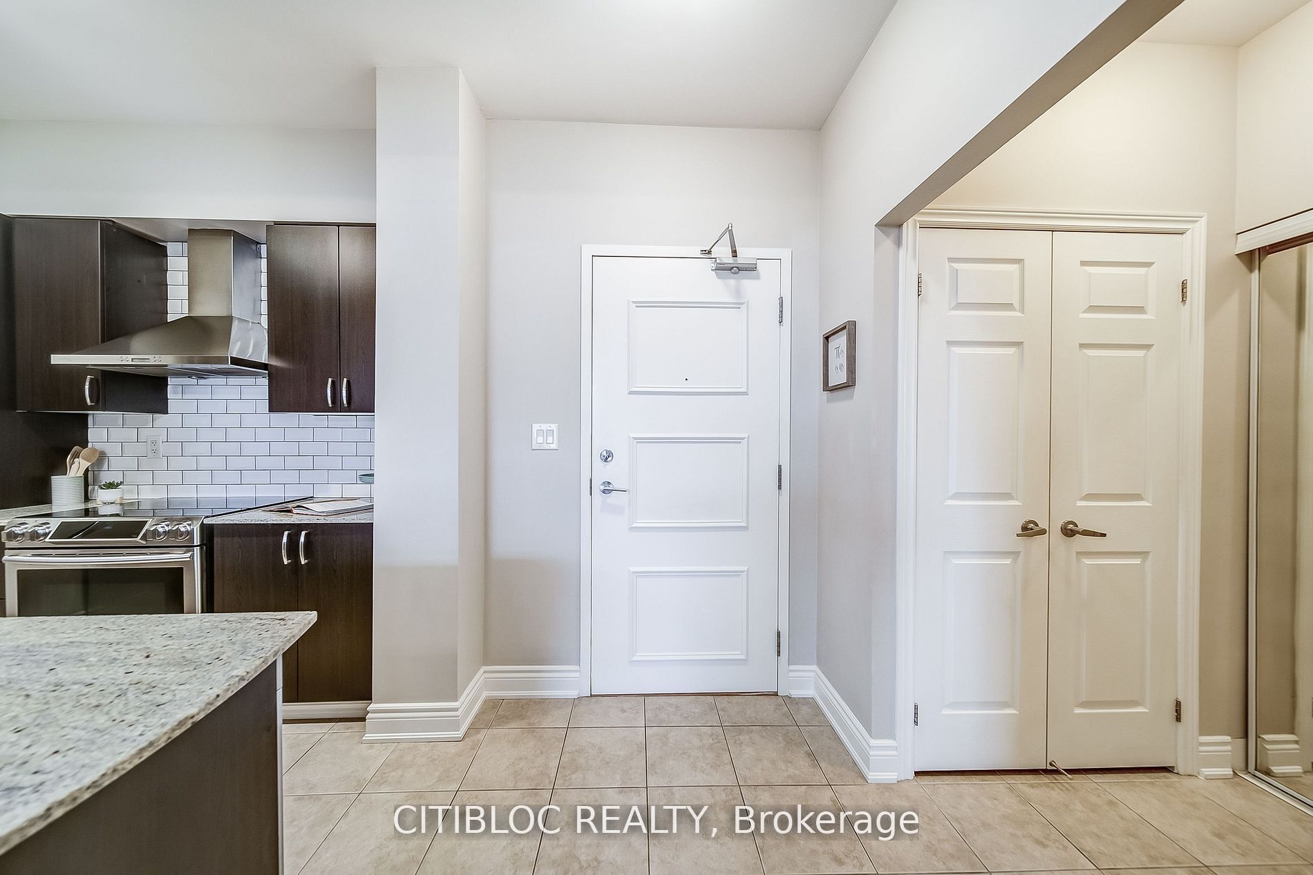 #236 - 10211 Keele Street Property Photo 5