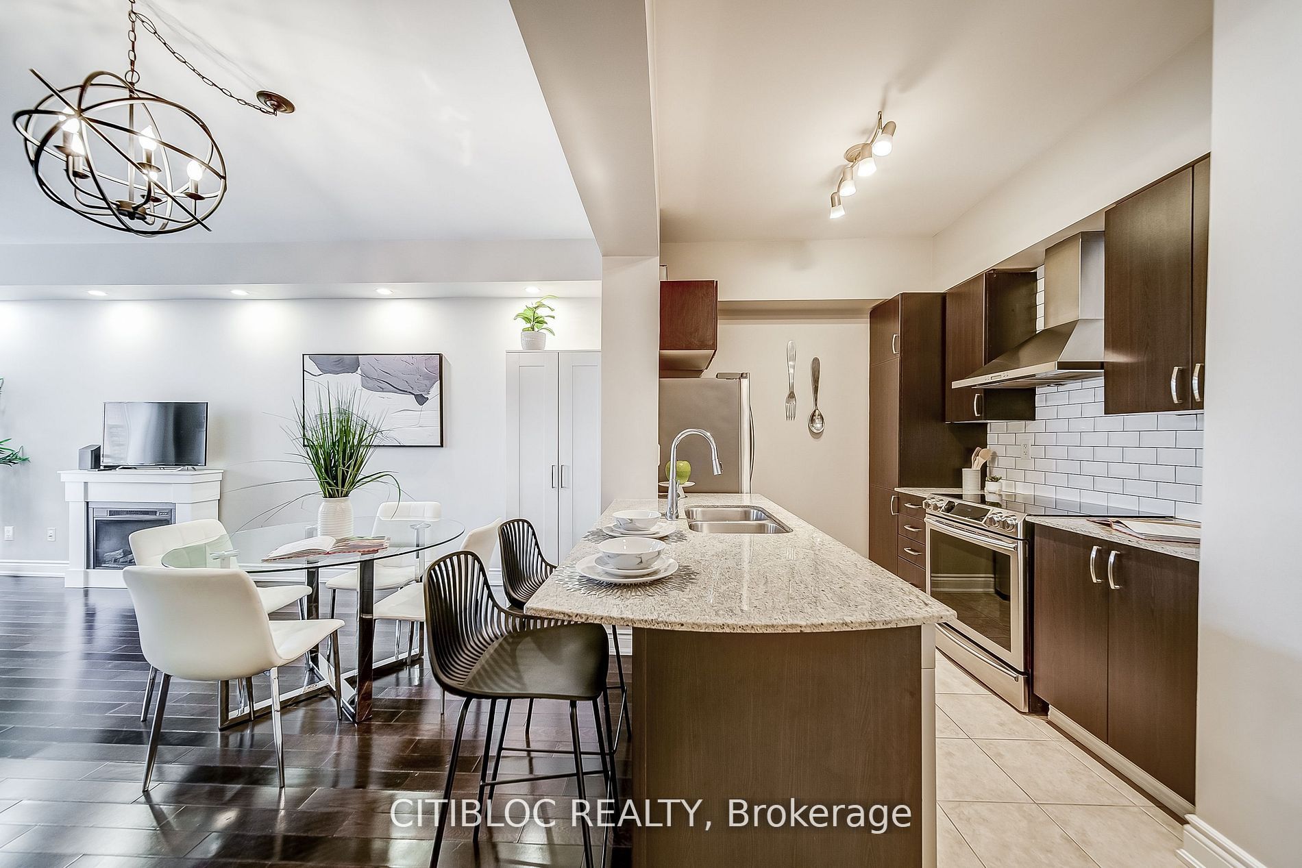 #236 - 10211 Keele Street Property Photo 10