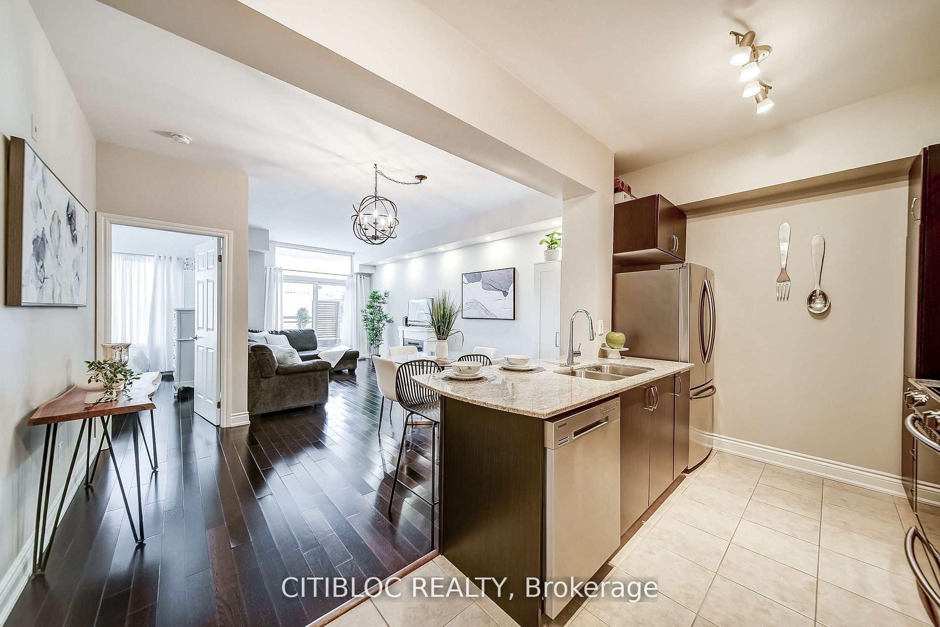 #236 - 10211 Keele Street Property Photo 11