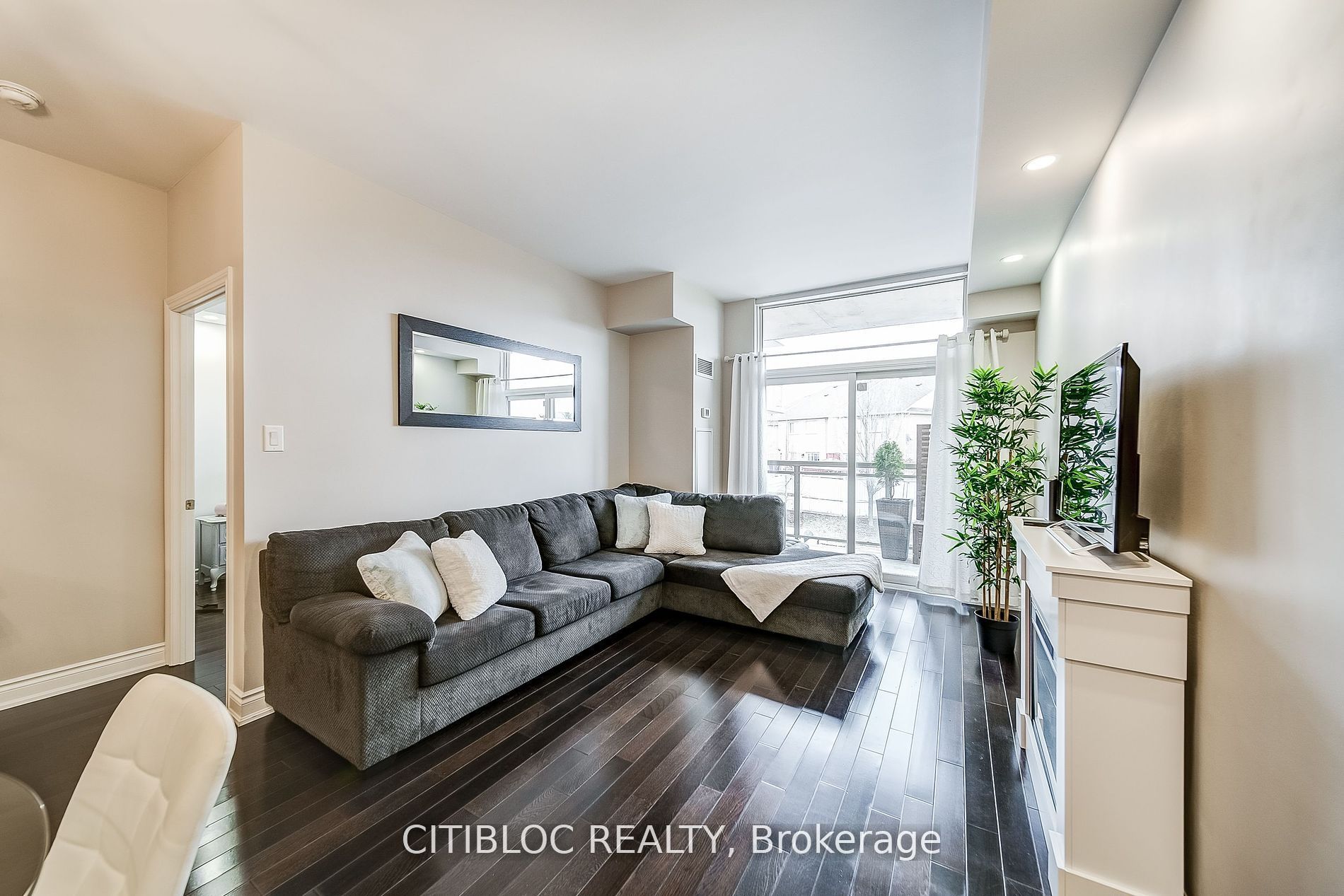 #236 - 10211 Keele Street Property Photo 16