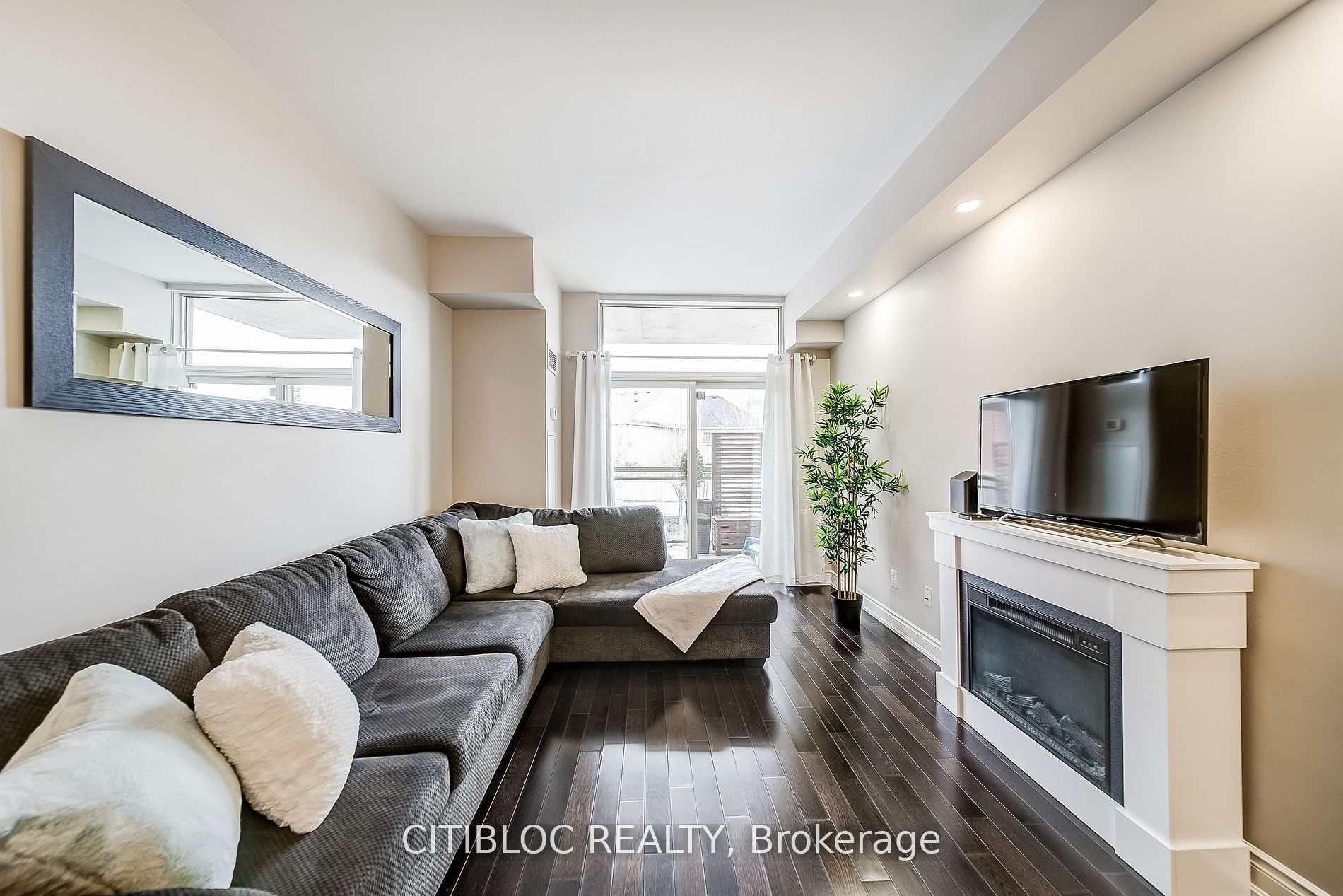 #236 - 10211 Keele Street Property Photo 17