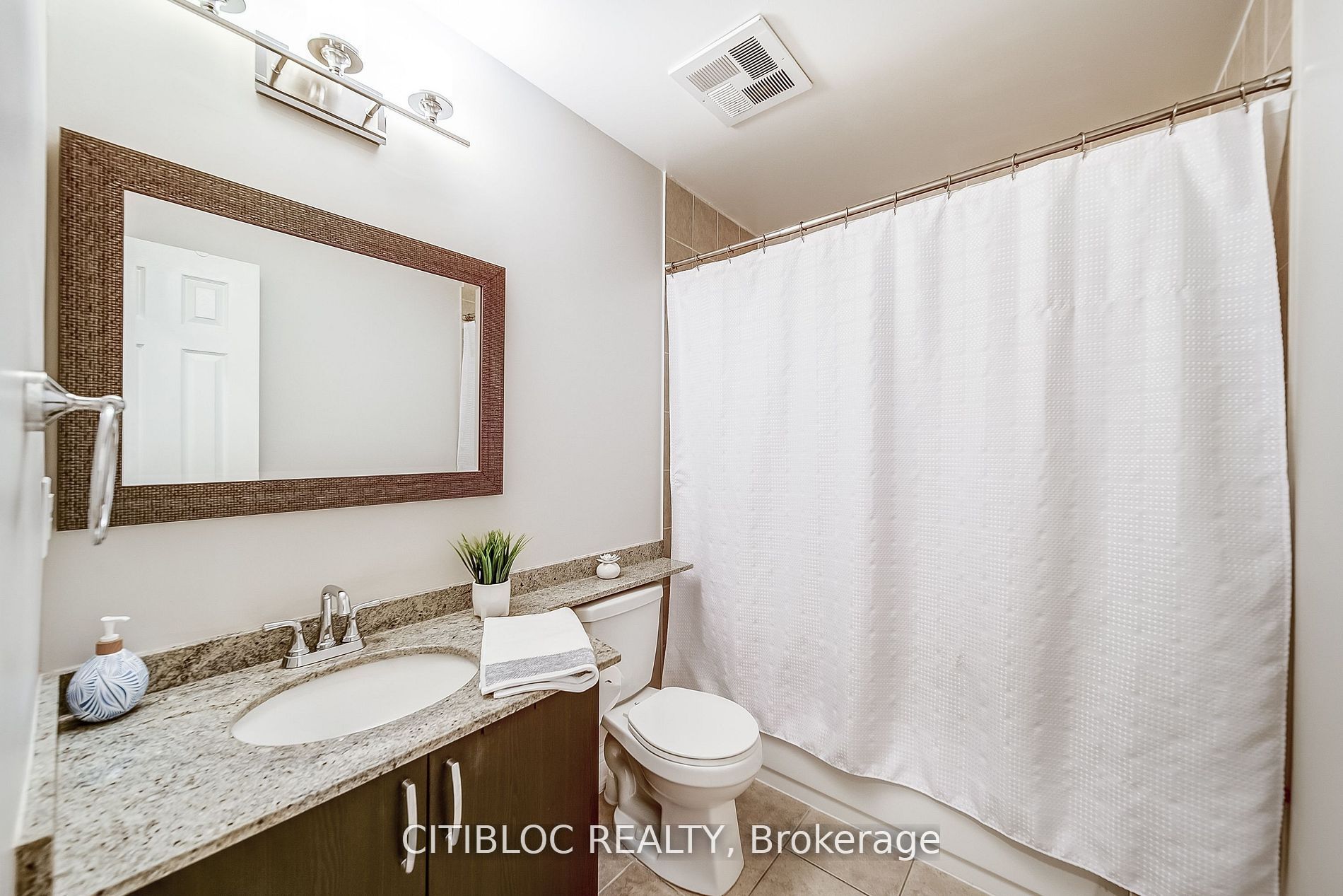 #236 - 10211 Keele Street Property Photo 18