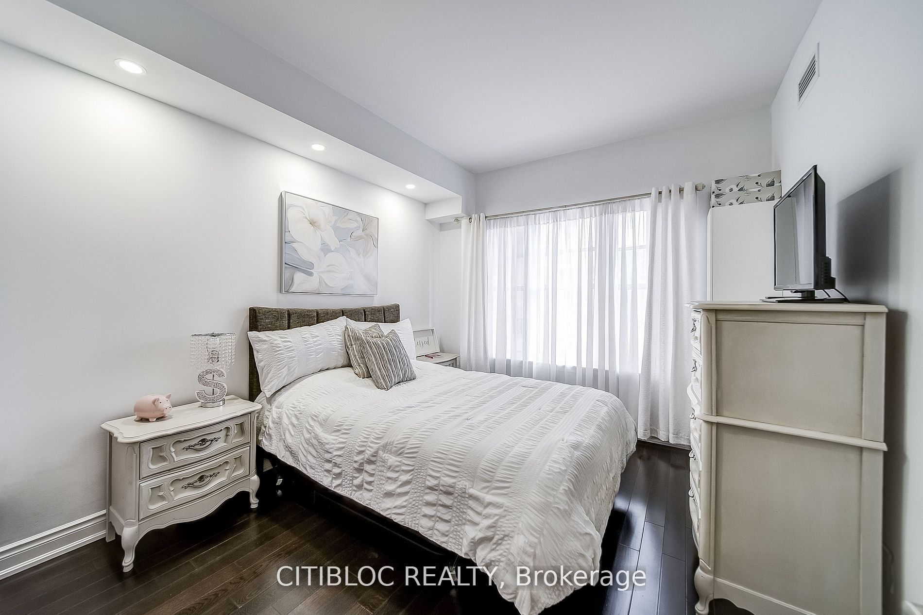 #236 - 10211 Keele Street Property Photo 19