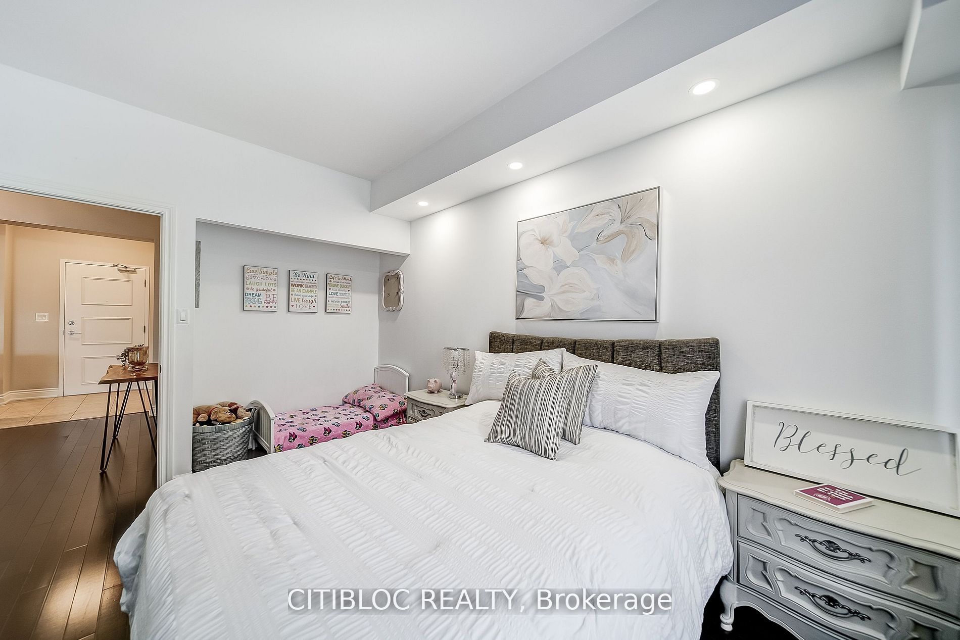 #236 - 10211 Keele Street Property Photo 21