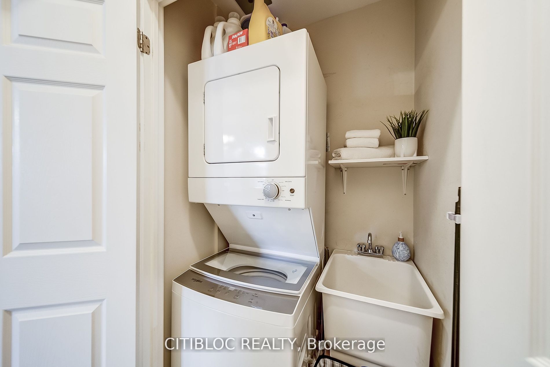 #236 - 10211 Keele Street Property Photo 23