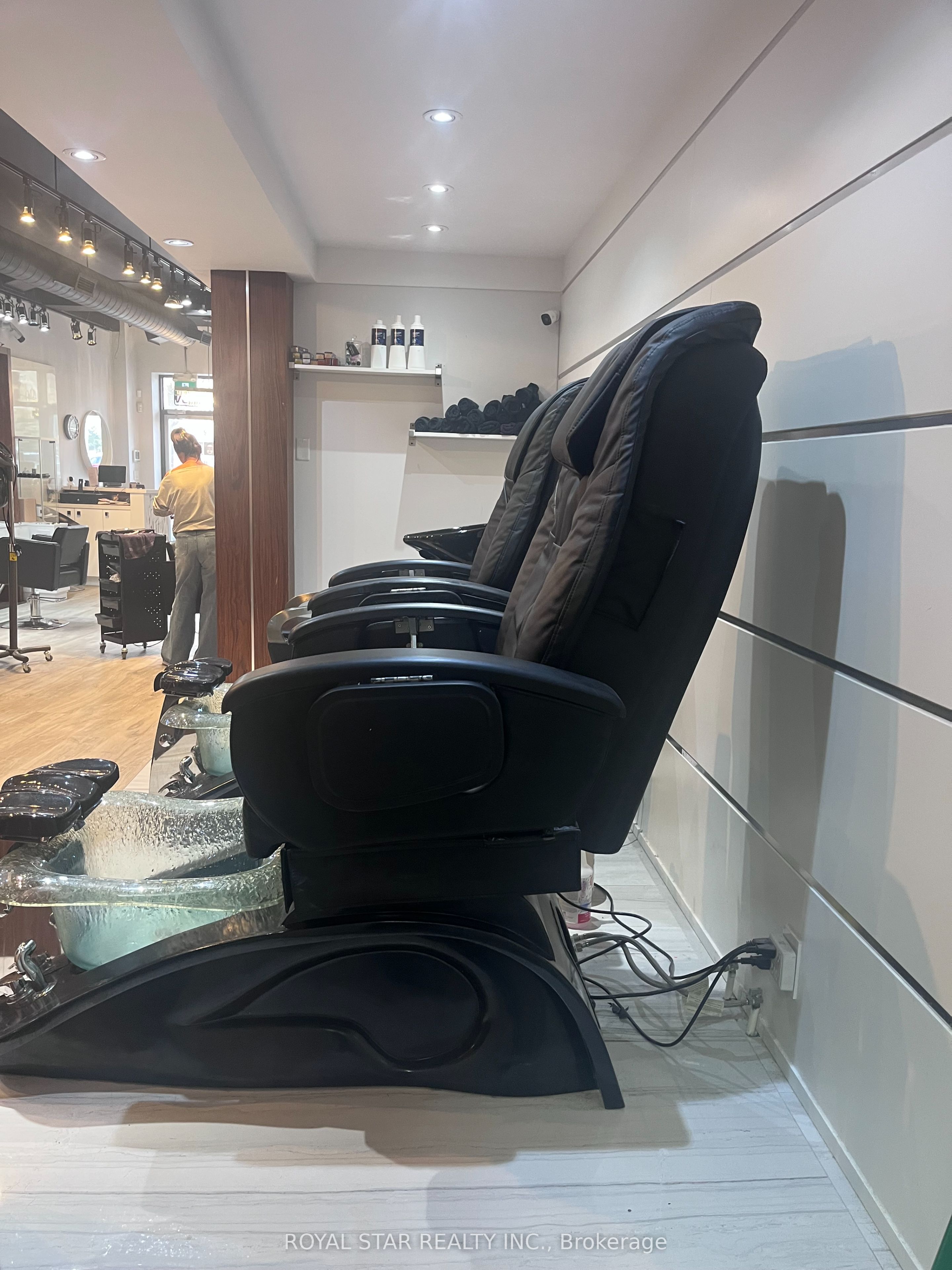 #9 - 8910 Yonge Street Property Photo 6