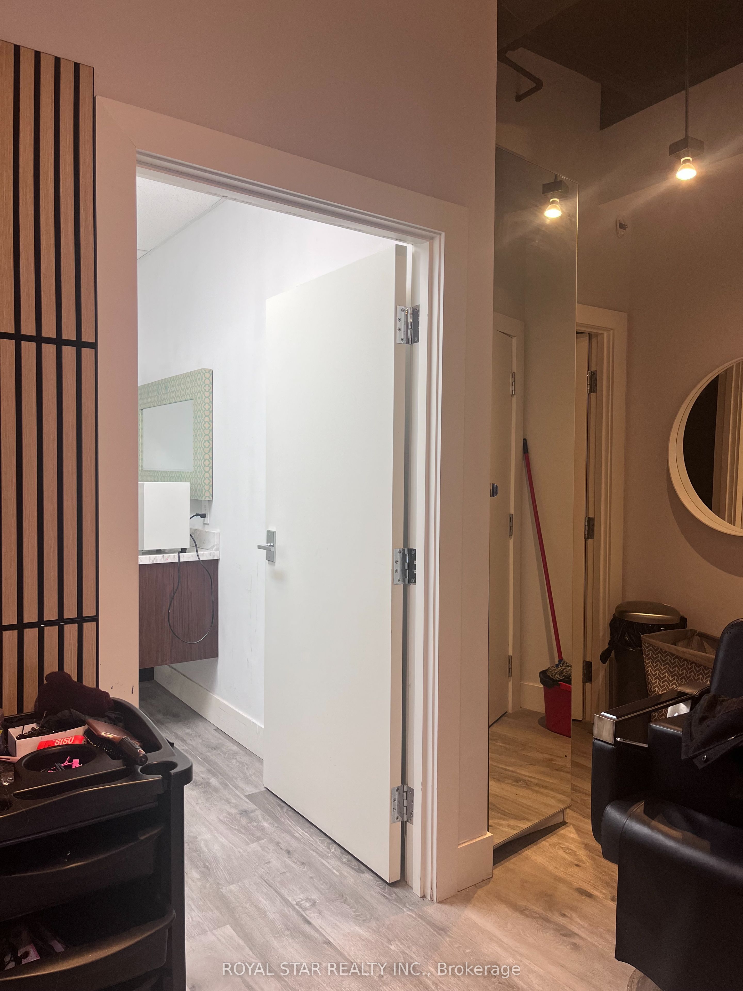 #9 - 8910 Yonge Street Property Photo 8