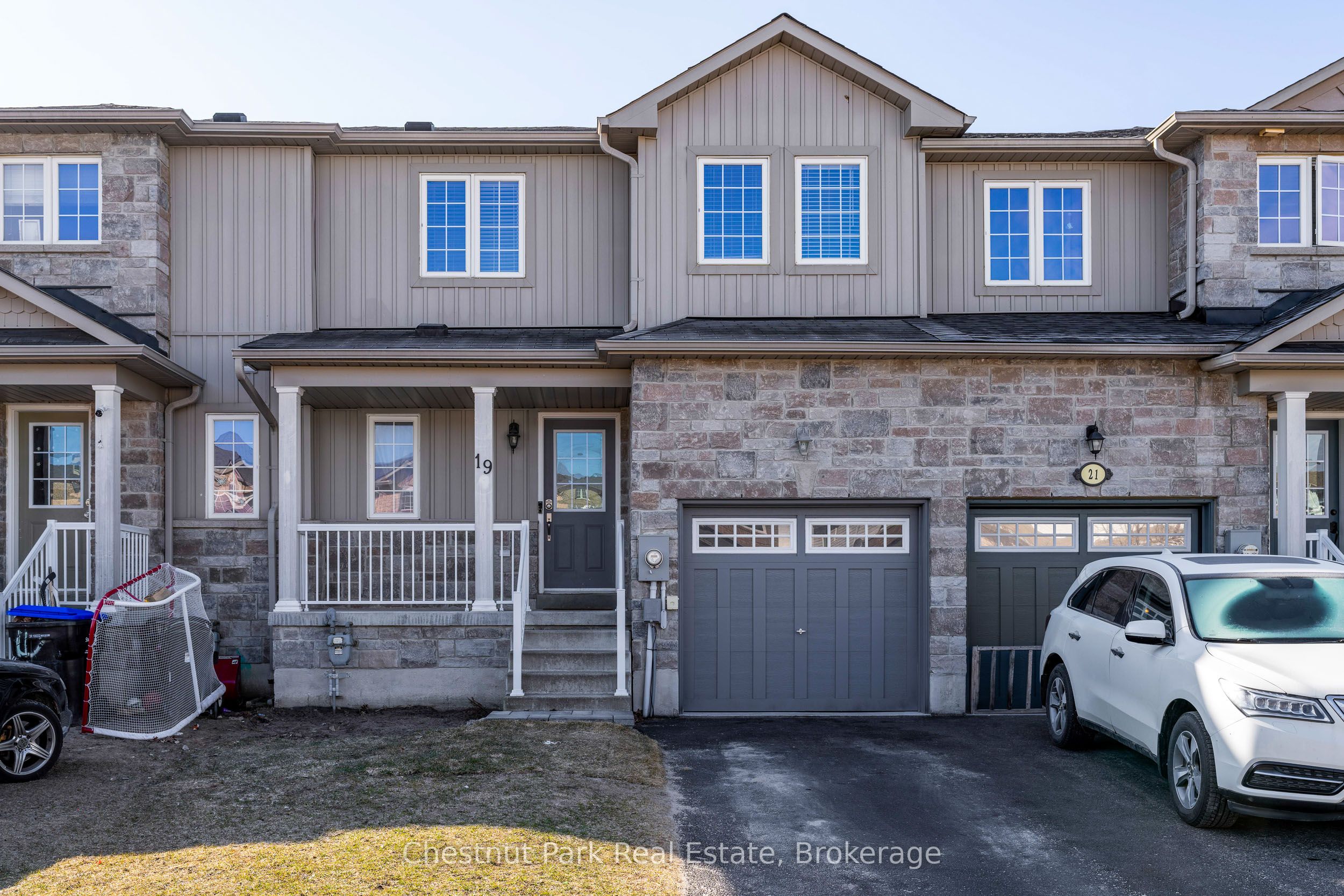 19 Admiral Crescent Property Photo 1