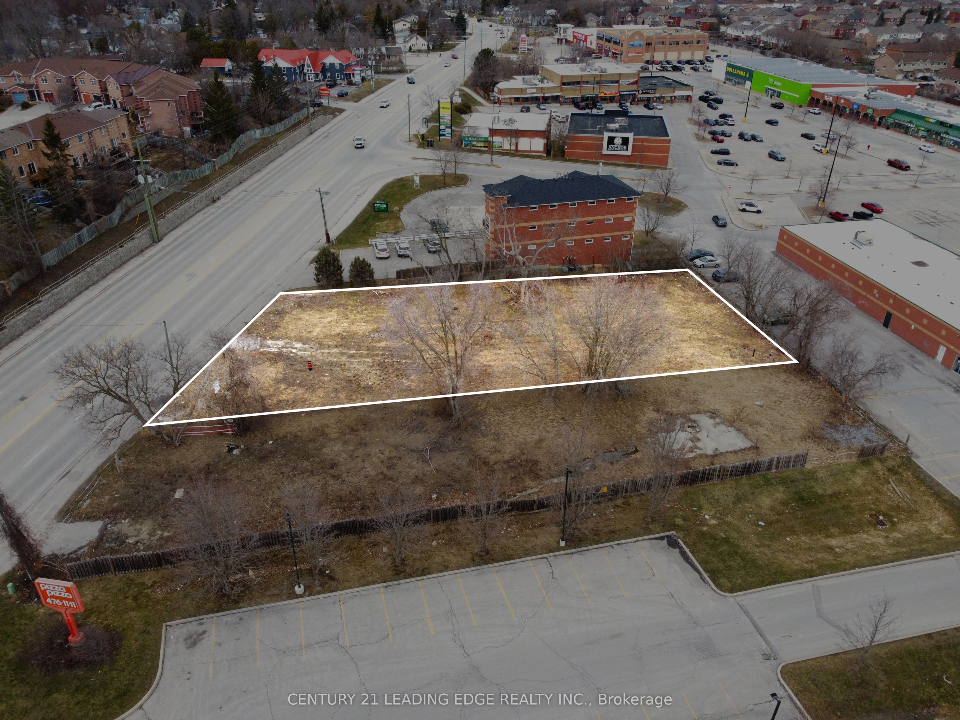 451 The Queensway Property Photo 4