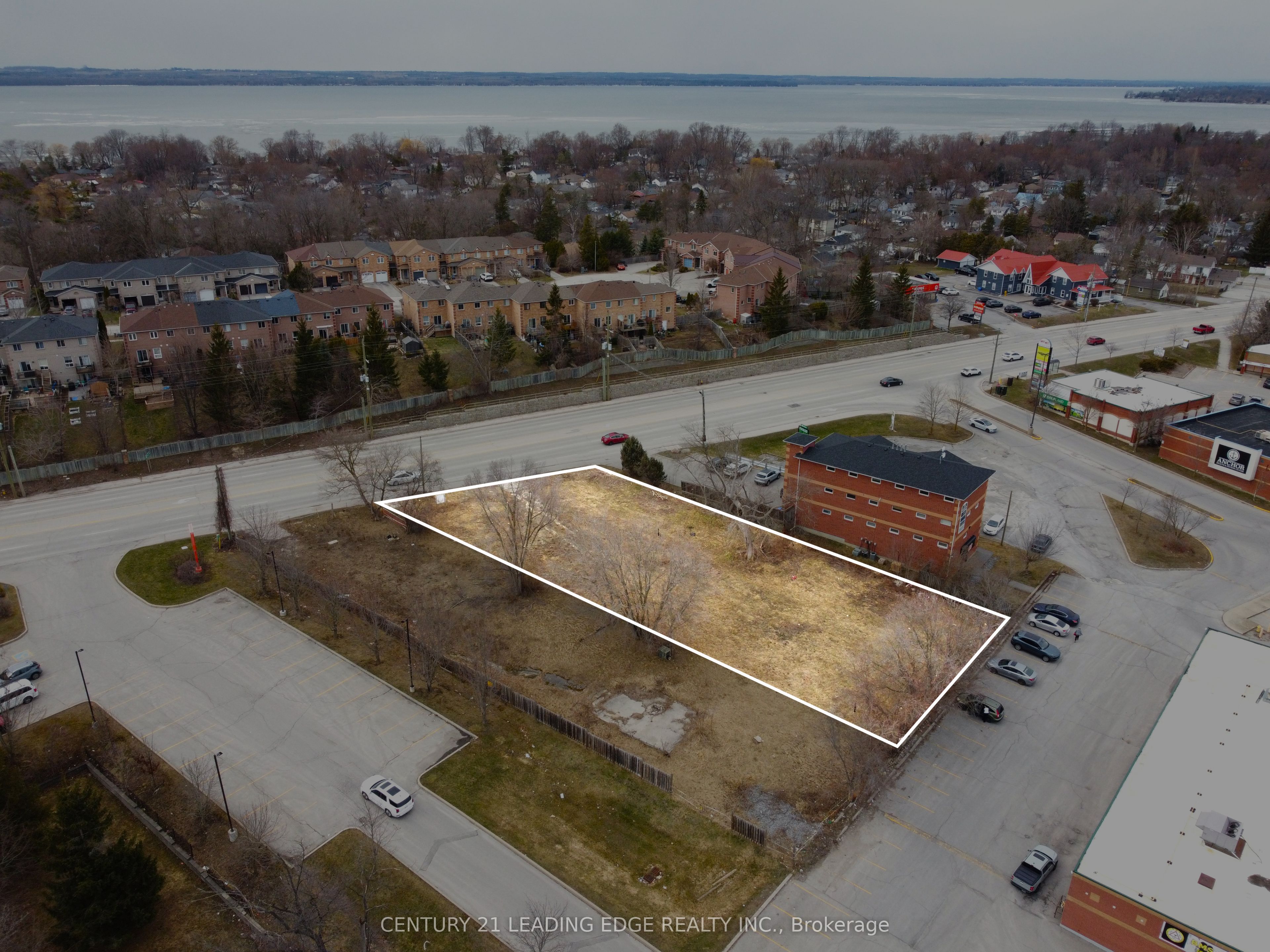 451 The Queensway Property Photo 6