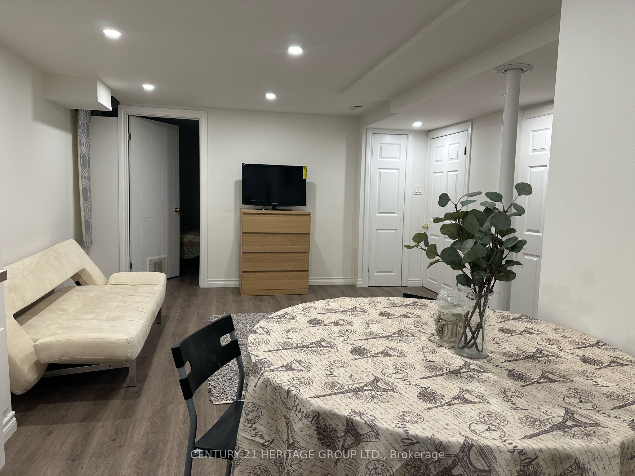 135 Glenway Circle Property Photo 3