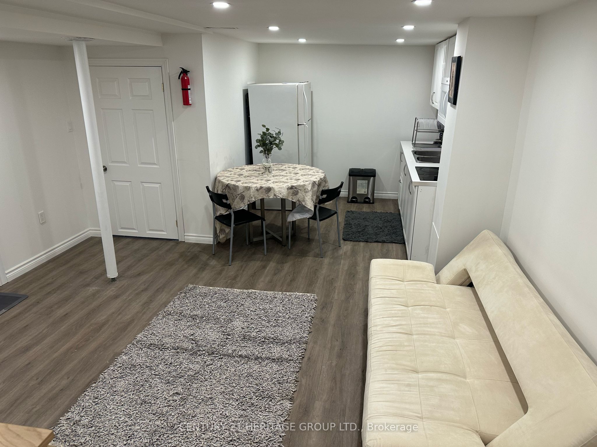 135 Glenway Circle Property Photo 4