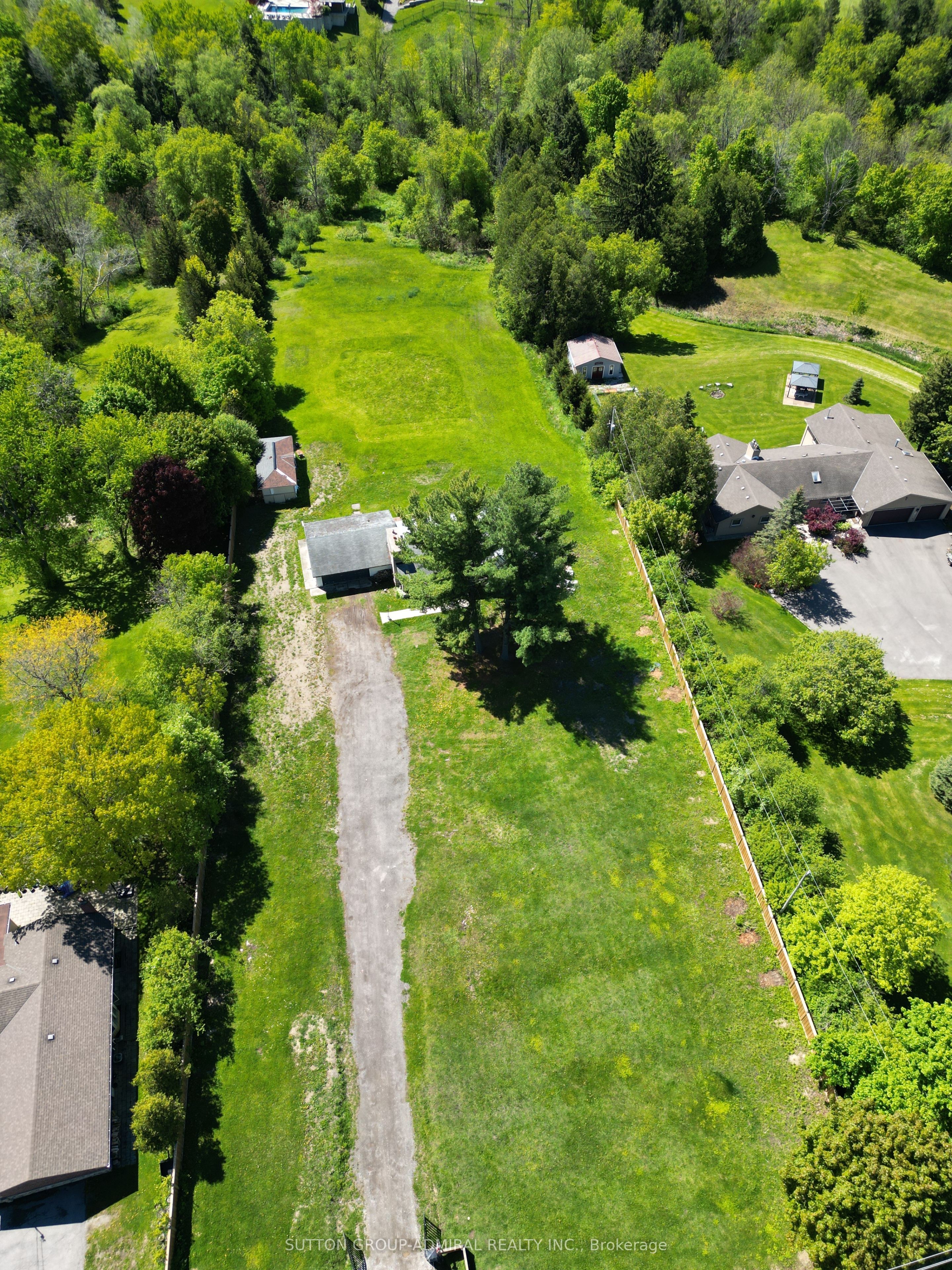 5495 King Road Property Photo 1