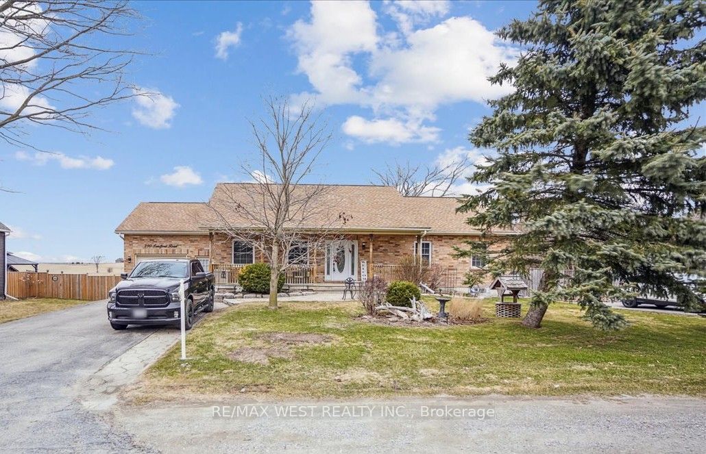 390 Sandford Road Property Photo 2