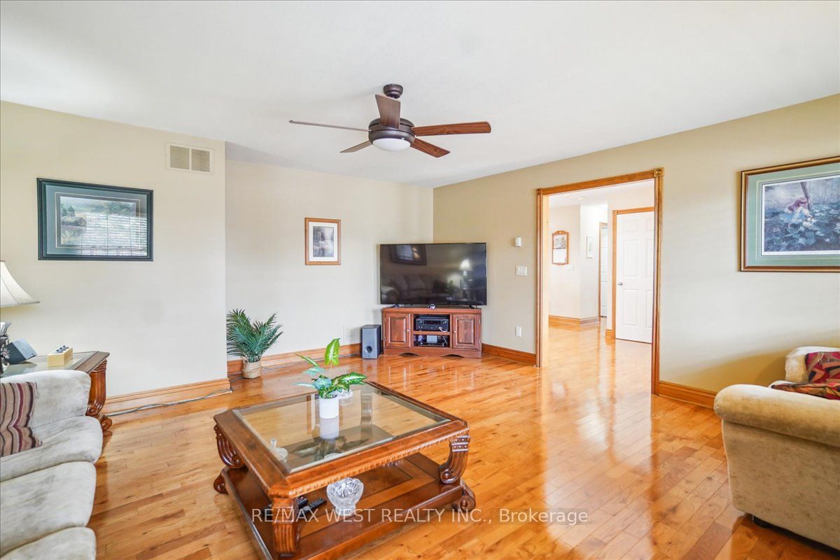 390 Sandford Road Property Photo 5