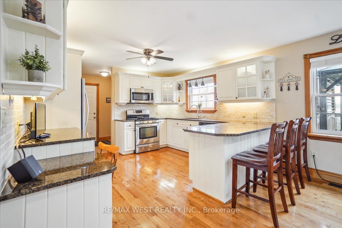 390 Sandford Road Property Photo 8