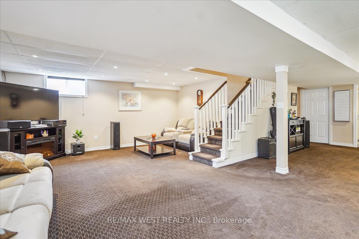 390 Sandford Road Property Photo 13